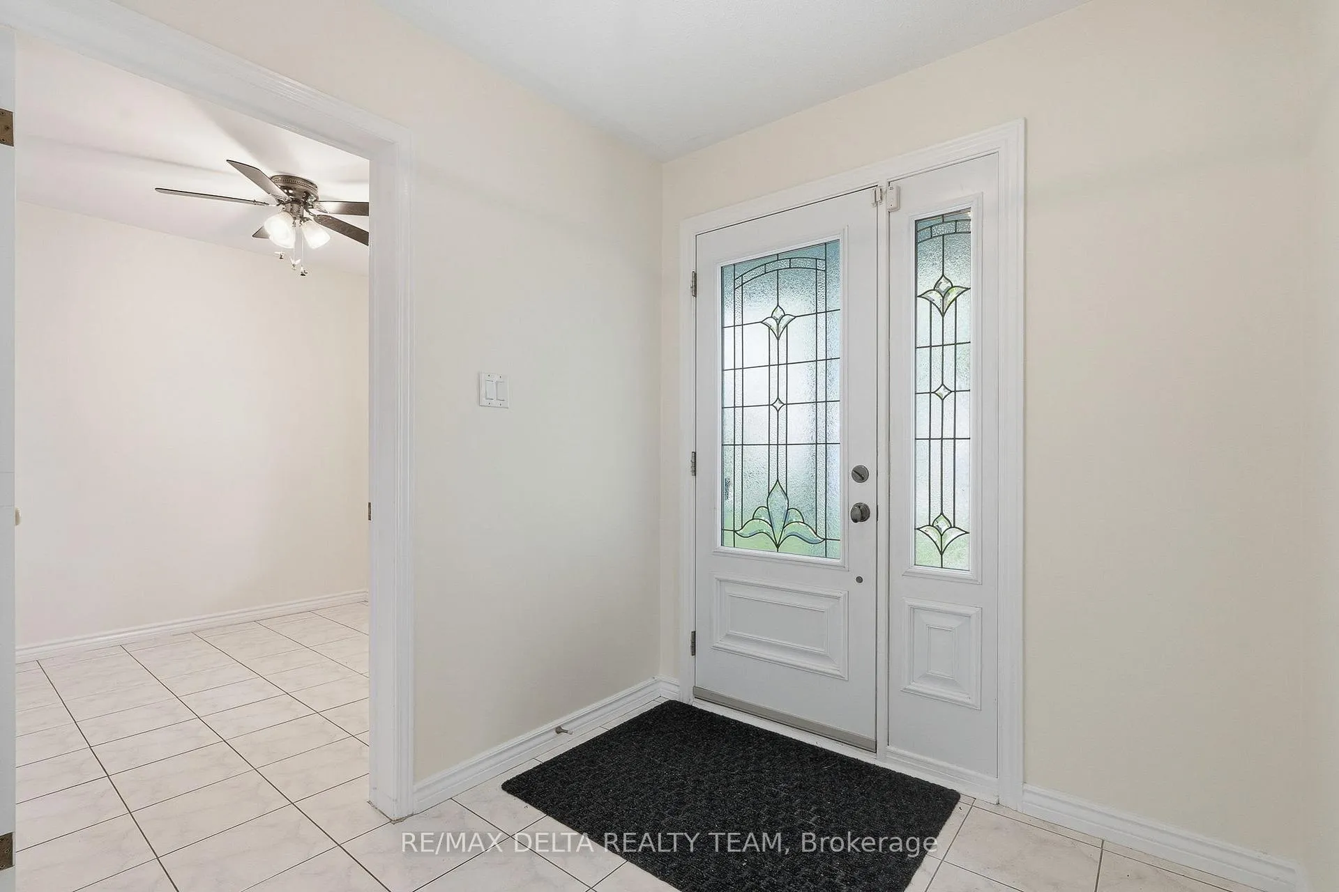 Photo 3 of 310 Mceachern Crescent, Ottawa, Bilberry Creek/Queenswood Heights — HOMEH