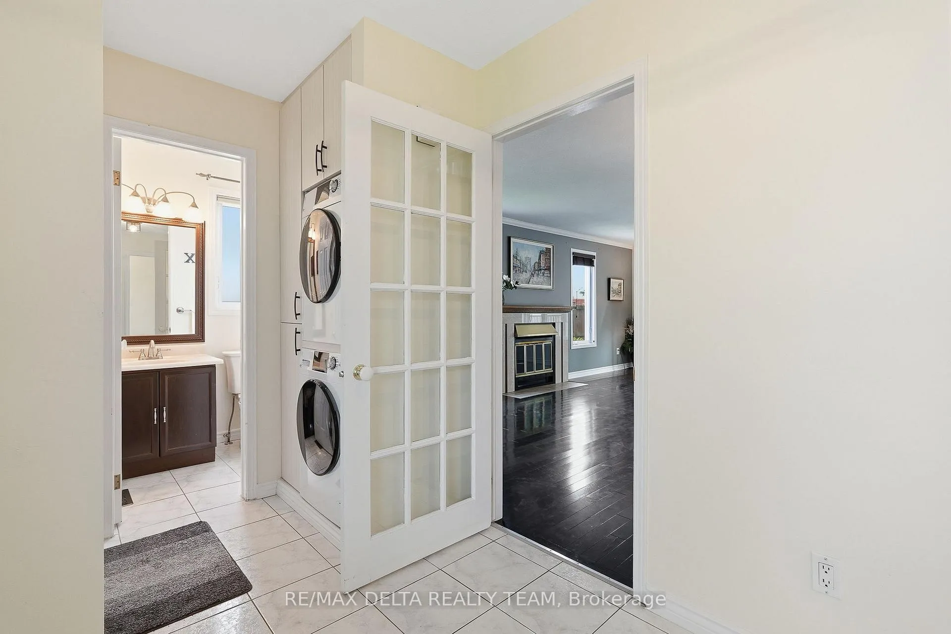 Photo 4 of 310 Mceachern Crescent, Ottawa, Bilberry Creek/Queenswood Heights — HOMEH