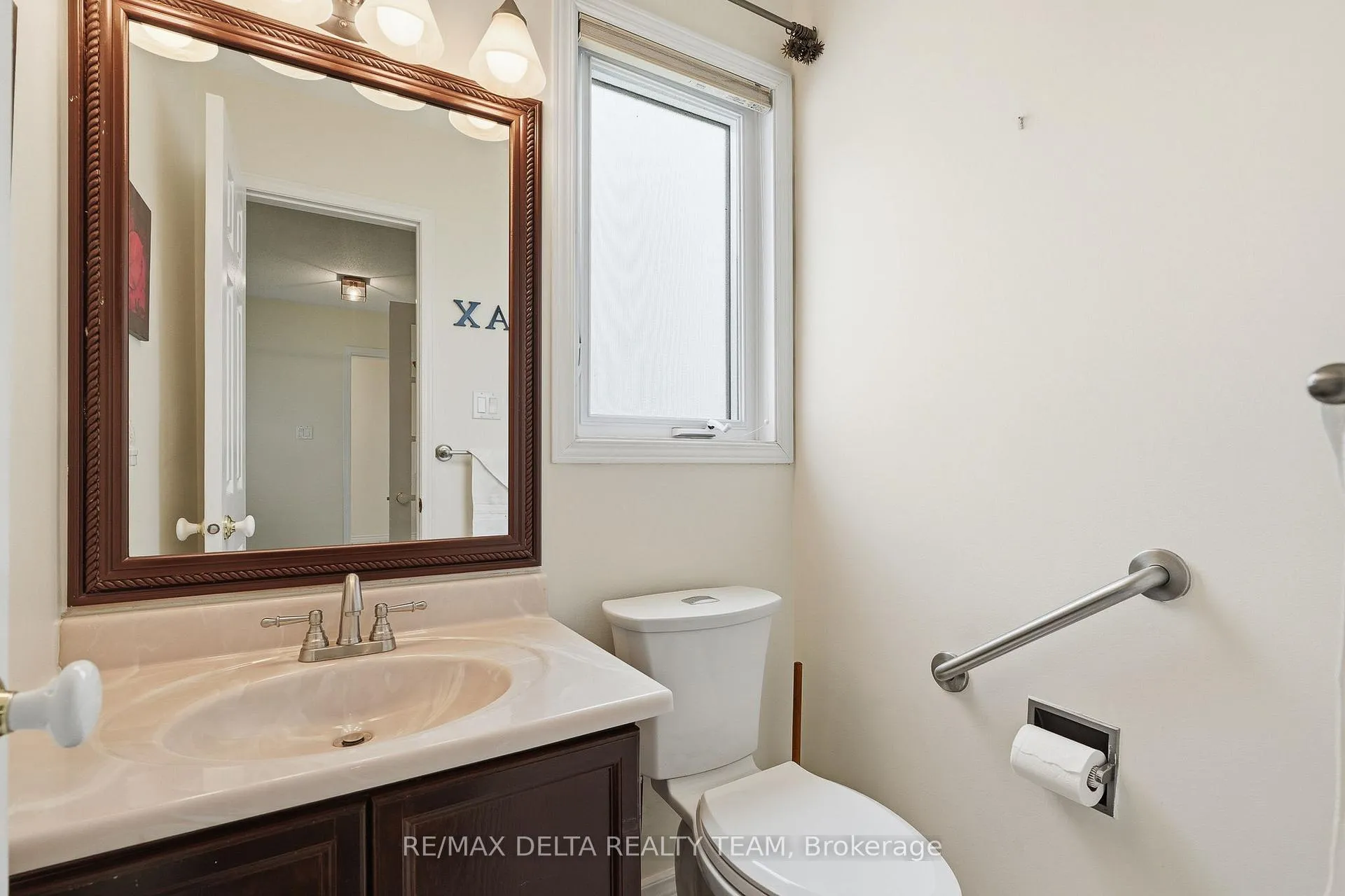 Photo 5 of 310 Mceachern Crescent, Ottawa, Bilberry Creek/Queenswood Heights — HOMEH