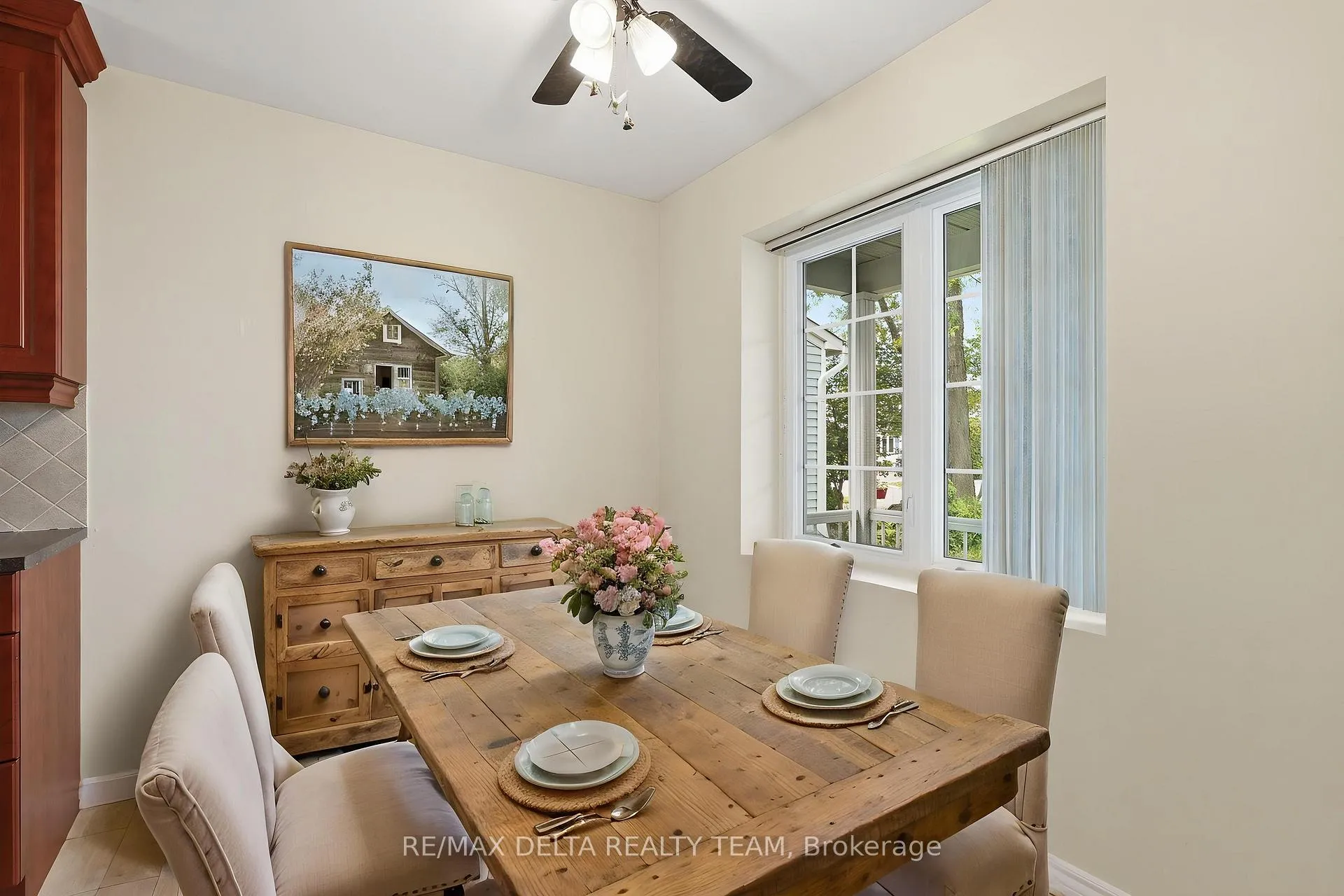 Photo 6 of 310 Mceachern Crescent, Ottawa, Bilberry Creek/Queenswood Heights — HOMEH