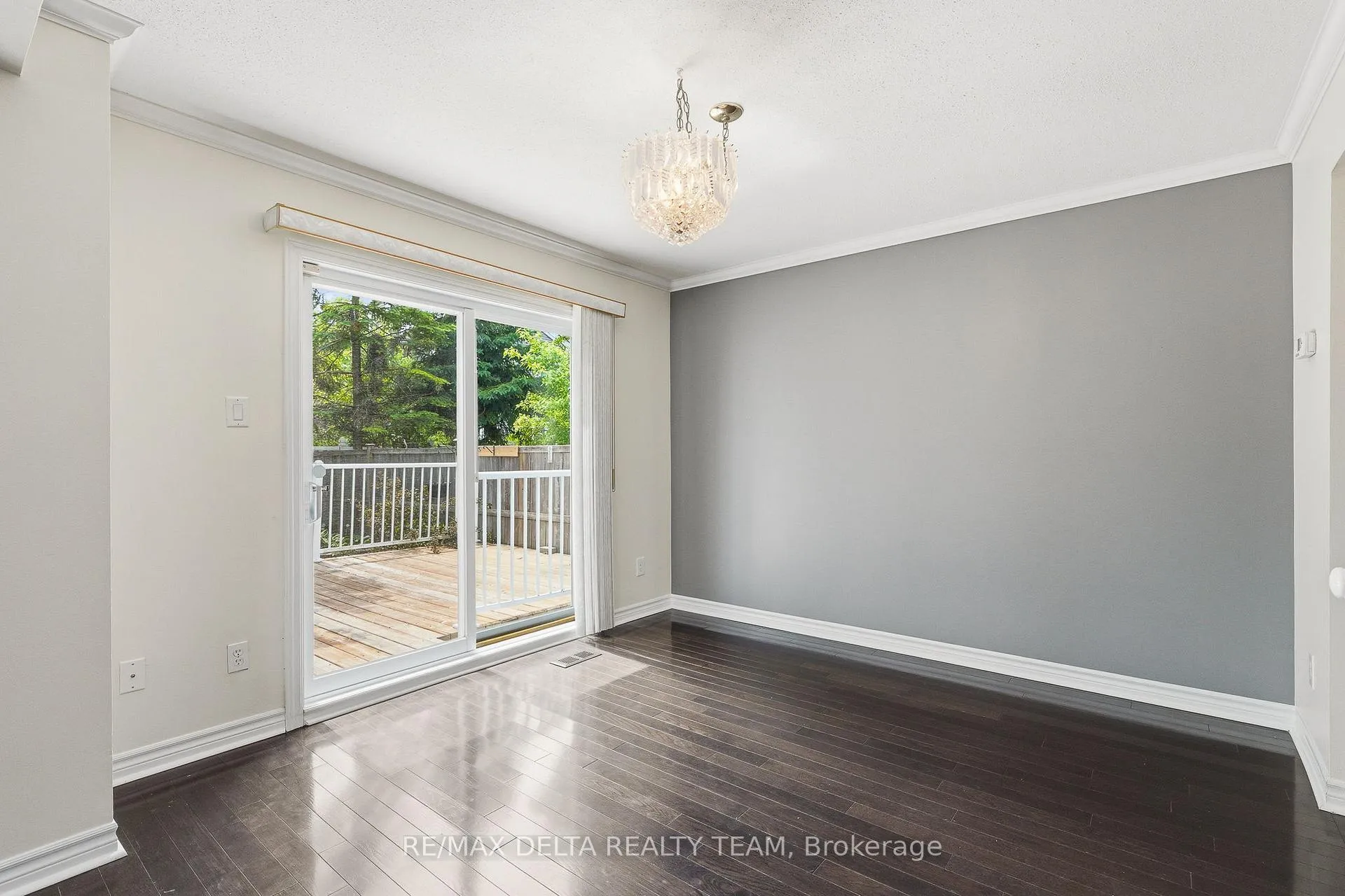Photo 13 of 310 Mceachern Crescent, Ottawa, Bilberry Creek/Queenswood Heights — HOMEH
