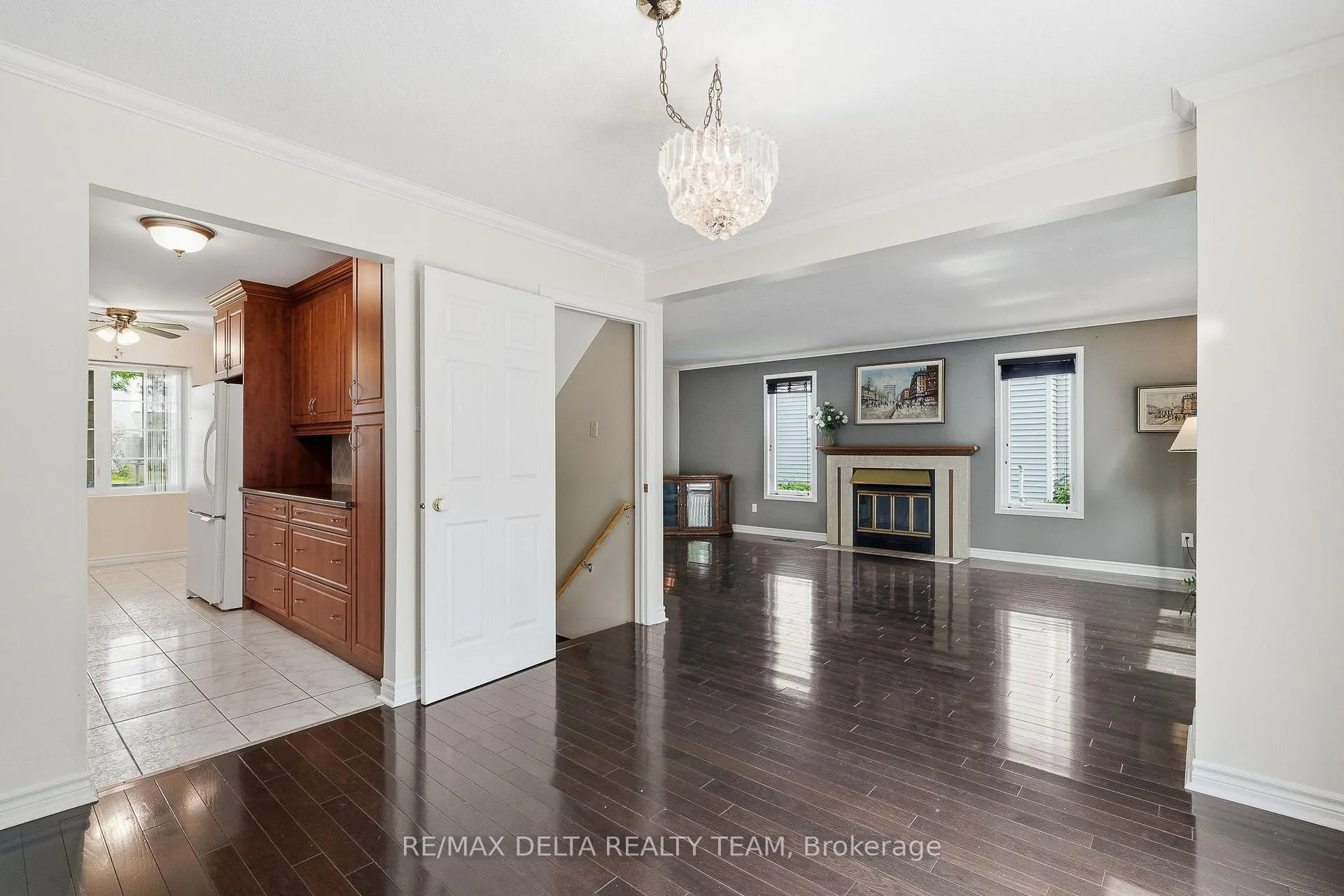 Photo 14 of 310 Mceachern Crescent, Ottawa, Bilberry Creek/Queenswood Heights — HOMEH