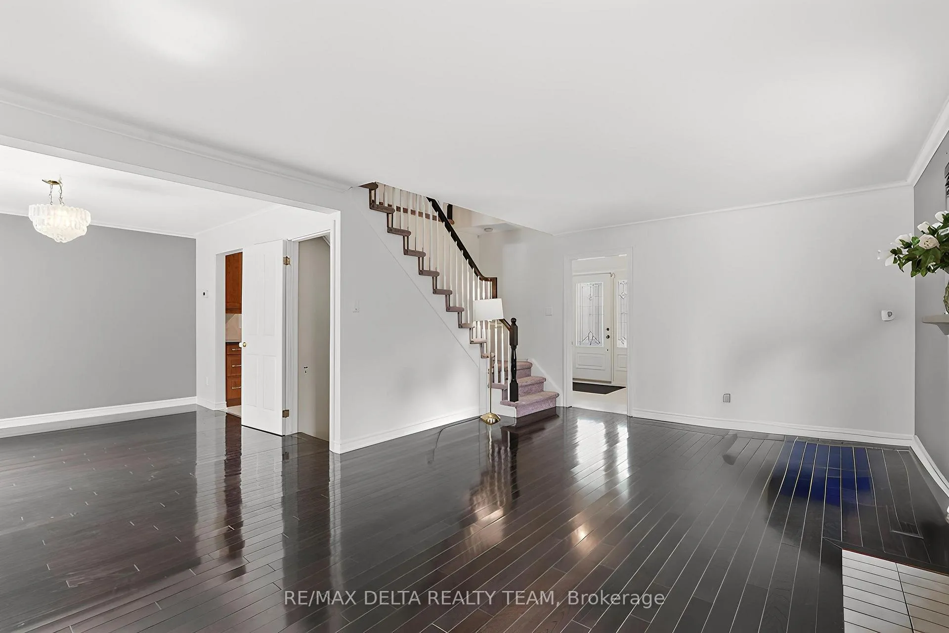 Photo 16 of 310 Mceachern Crescent, Ottawa, Bilberry Creek/Queenswood Heights — HOMEH