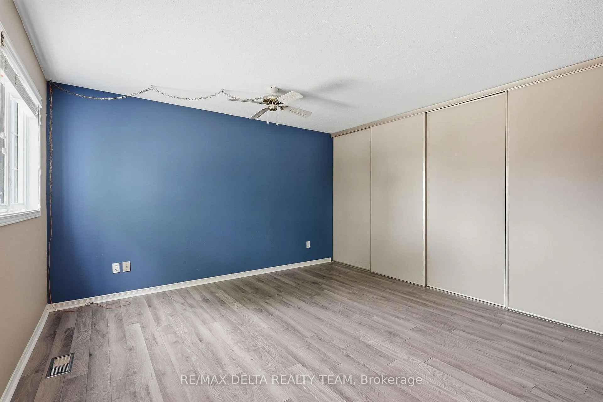 Photo 26 of 310 Mceachern Crescent, Ottawa, Bilberry Creek/Queenswood Heights — HOMEH