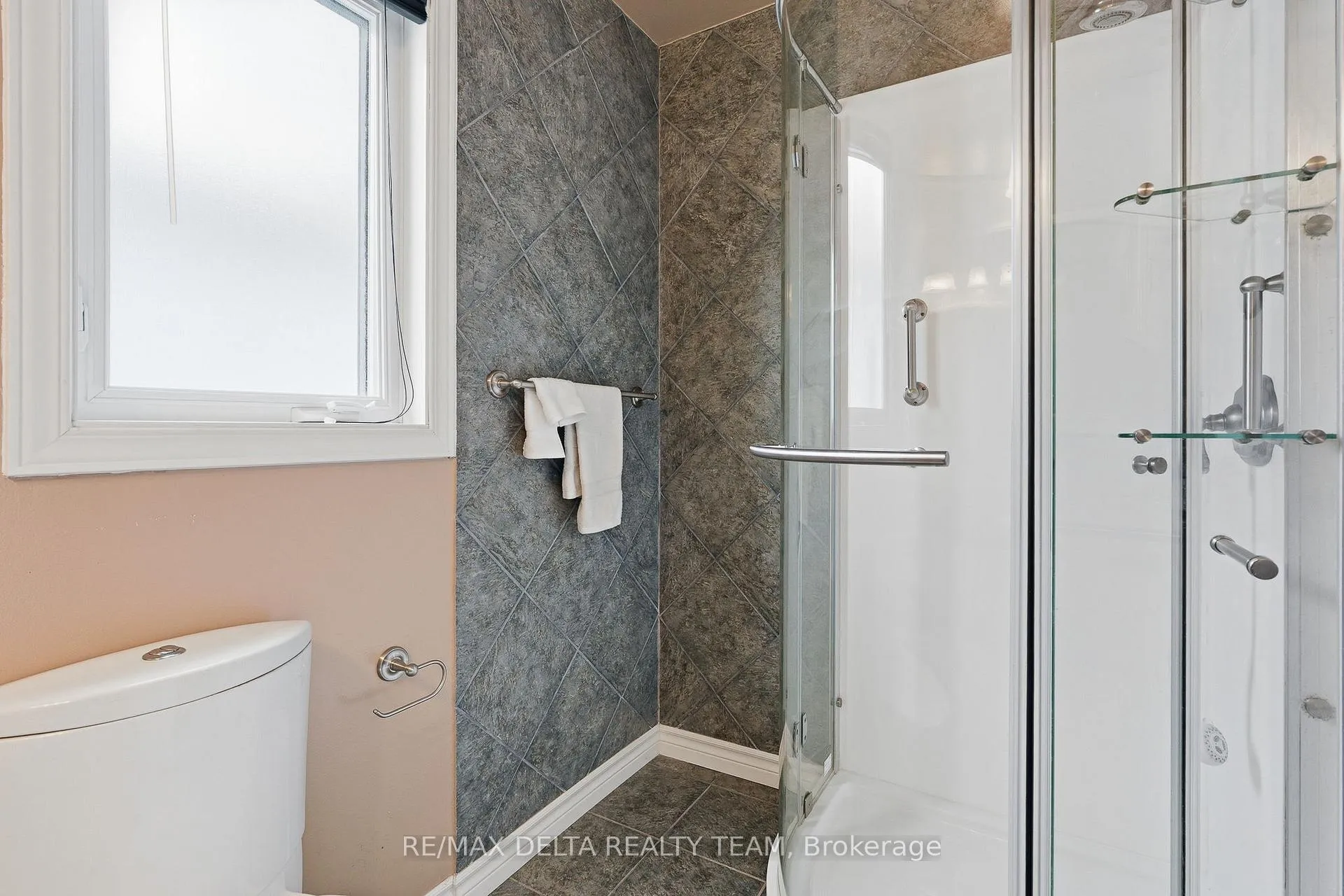 Photo 29 of 310 Mceachern Crescent, Ottawa, Bilberry Creek/Queenswood Heights — HOMEH