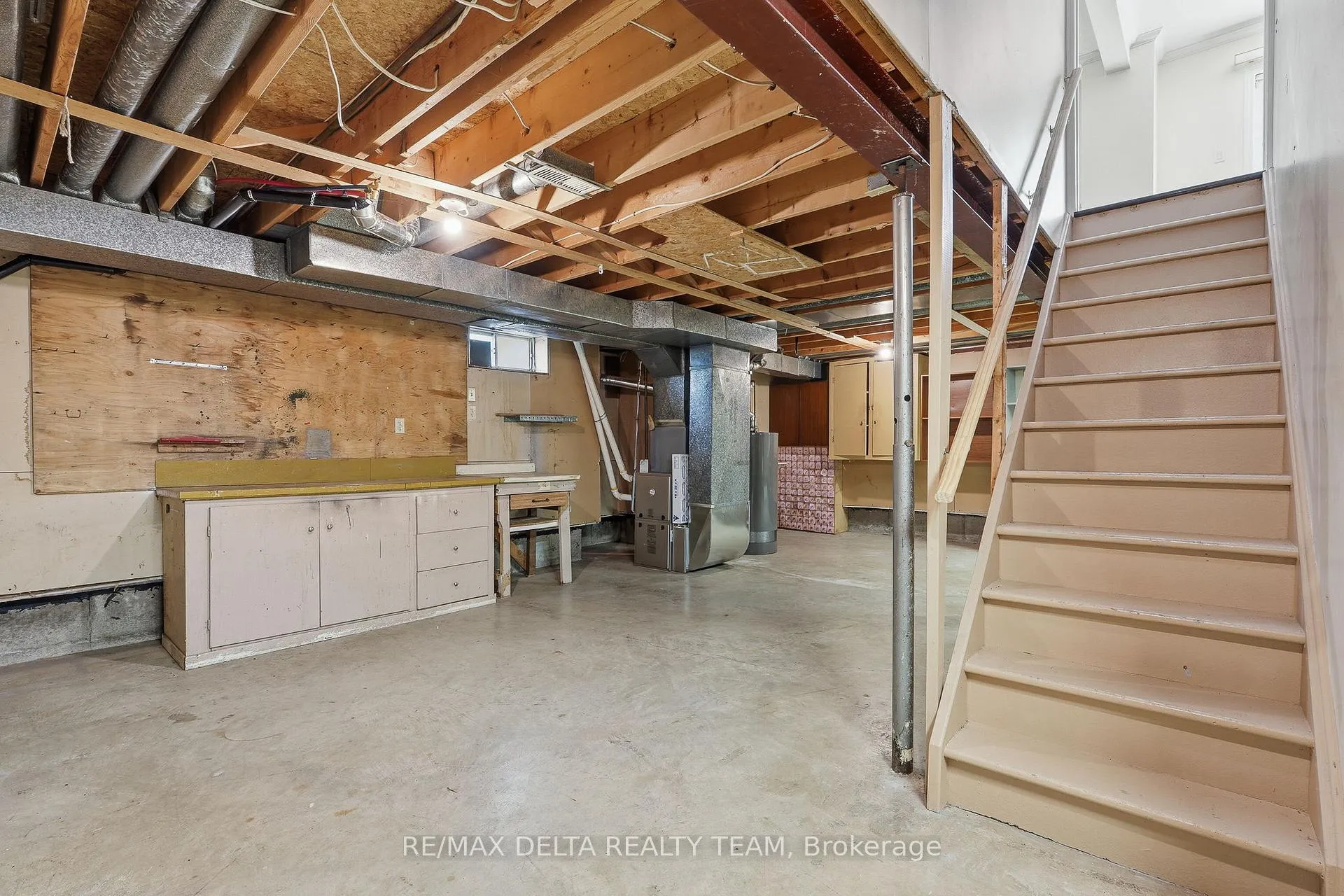 Photo 30 of 310 Mceachern Crescent, Ottawa, Bilberry Creek/Queenswood Heights — HOMEH