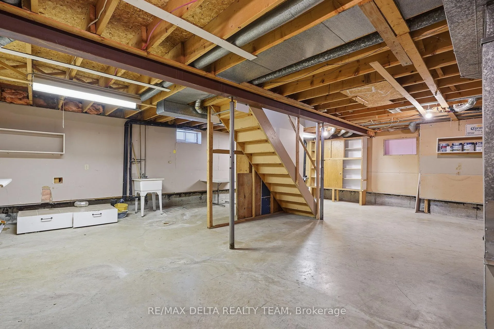 Photo 31 of 310 Mceachern Crescent, Ottawa, Bilberry Creek/Queenswood Heights — HOMEH