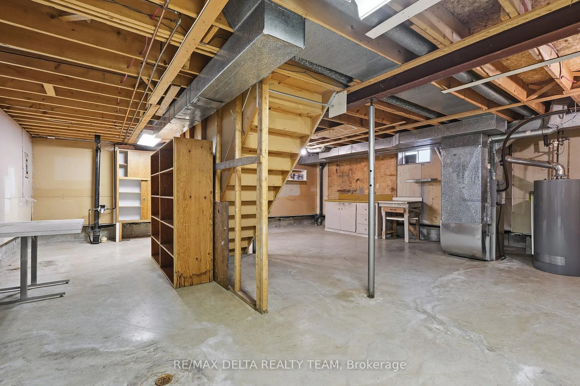 Photo 32 of 310 Mceachern Crescent, Ottawa, Bilberry Creek/Queenswood Heights — HOMEH