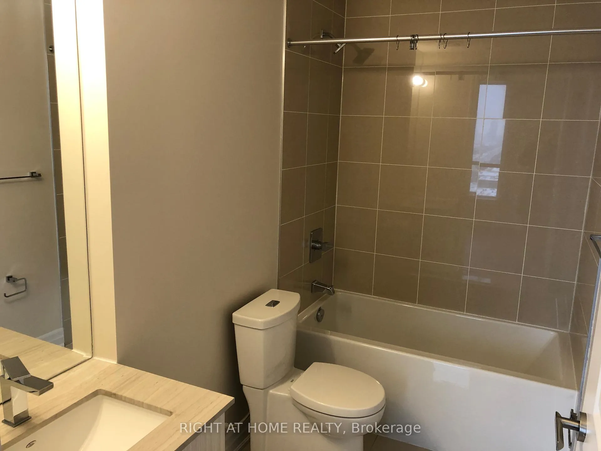 Photo 8 of Unit 2105, 9075 Jane Street, Vaughan, Concord — HOMEH