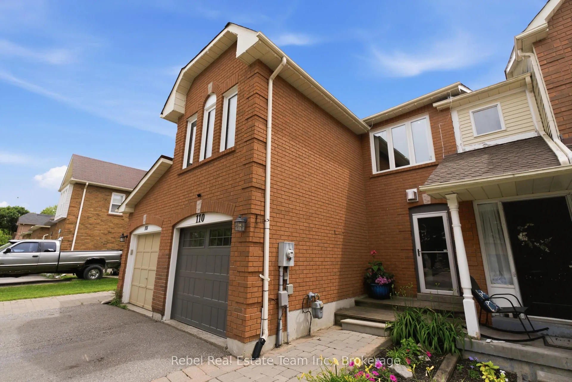 Photo 2 of 110 Vail Meadows Crescent, Clarington, Bowmanville — HOMEH