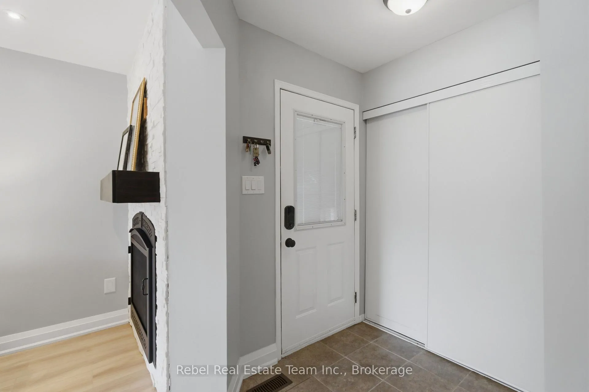 Photo 3 of 110 Vail Meadows Crescent, Clarington, Bowmanville — HOMEH