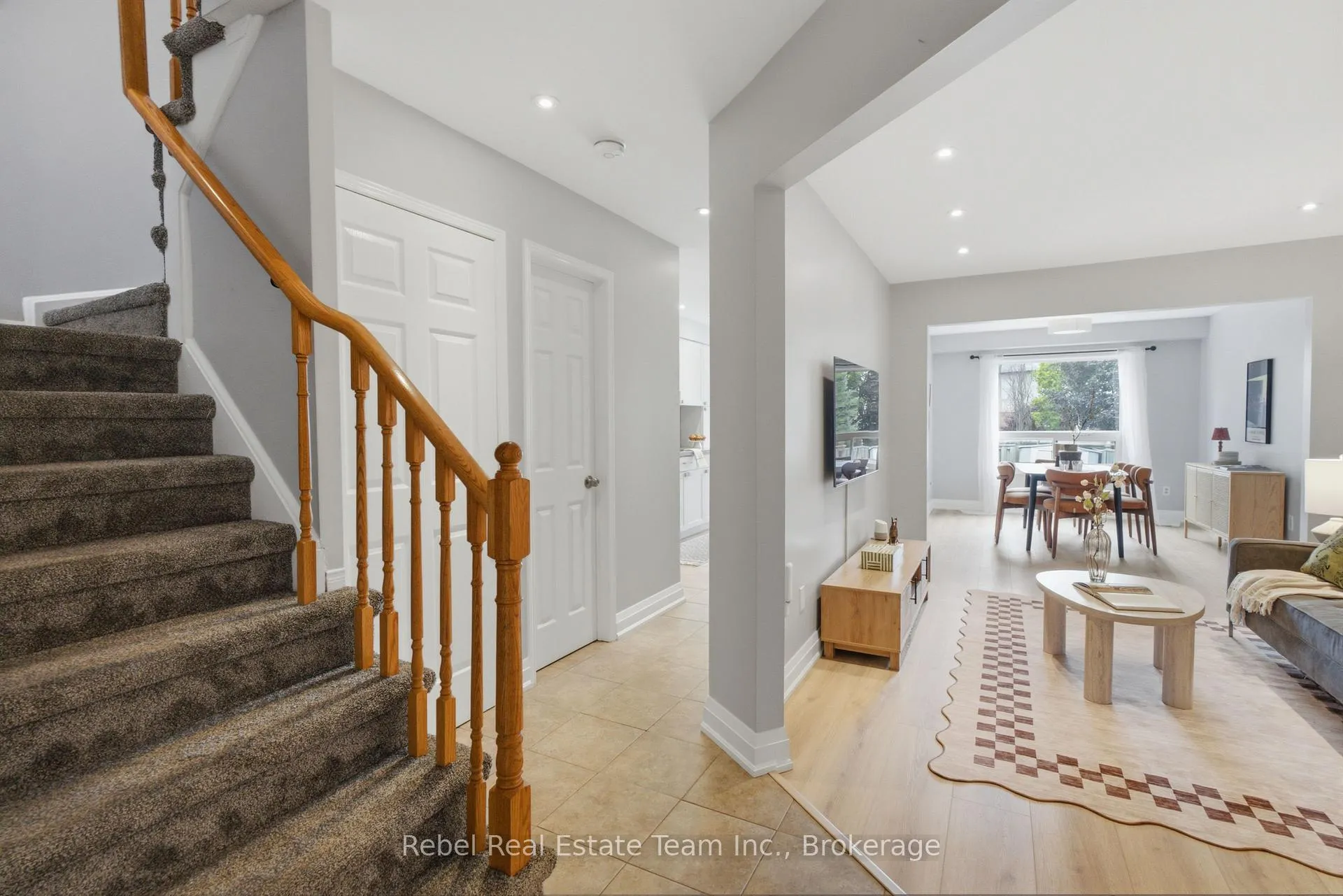 Photo 4 of 110 Vail Meadows Crescent, Clarington, Bowmanville — HOMEH