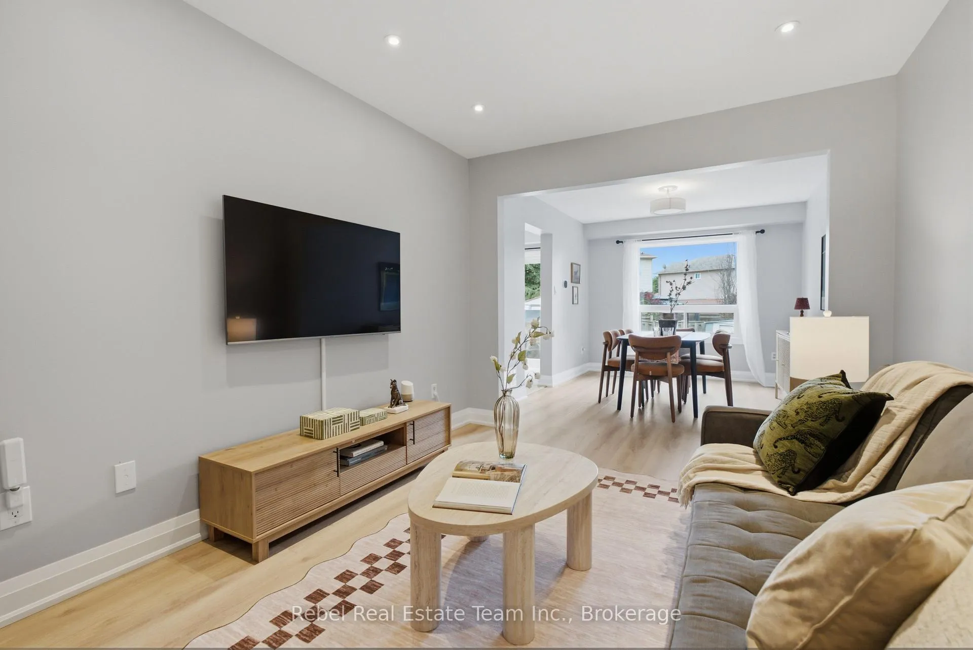 Photo 6 of 110 Vail Meadows Crescent, Clarington, Bowmanville — HOMEH