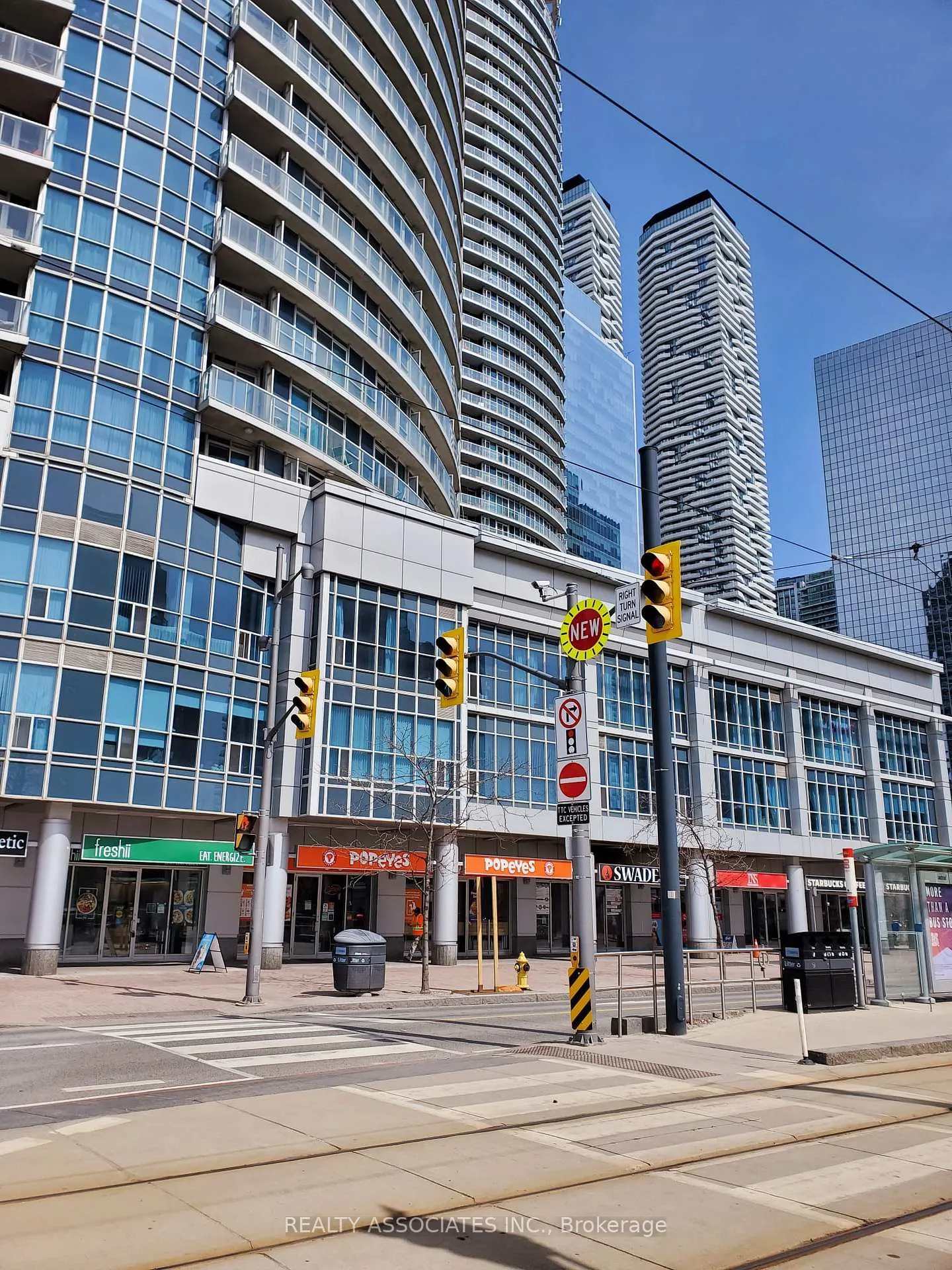 Photo 18 of Unit 2708, 8 York` Street, Toronto, Waterfront Communities — HOMEH