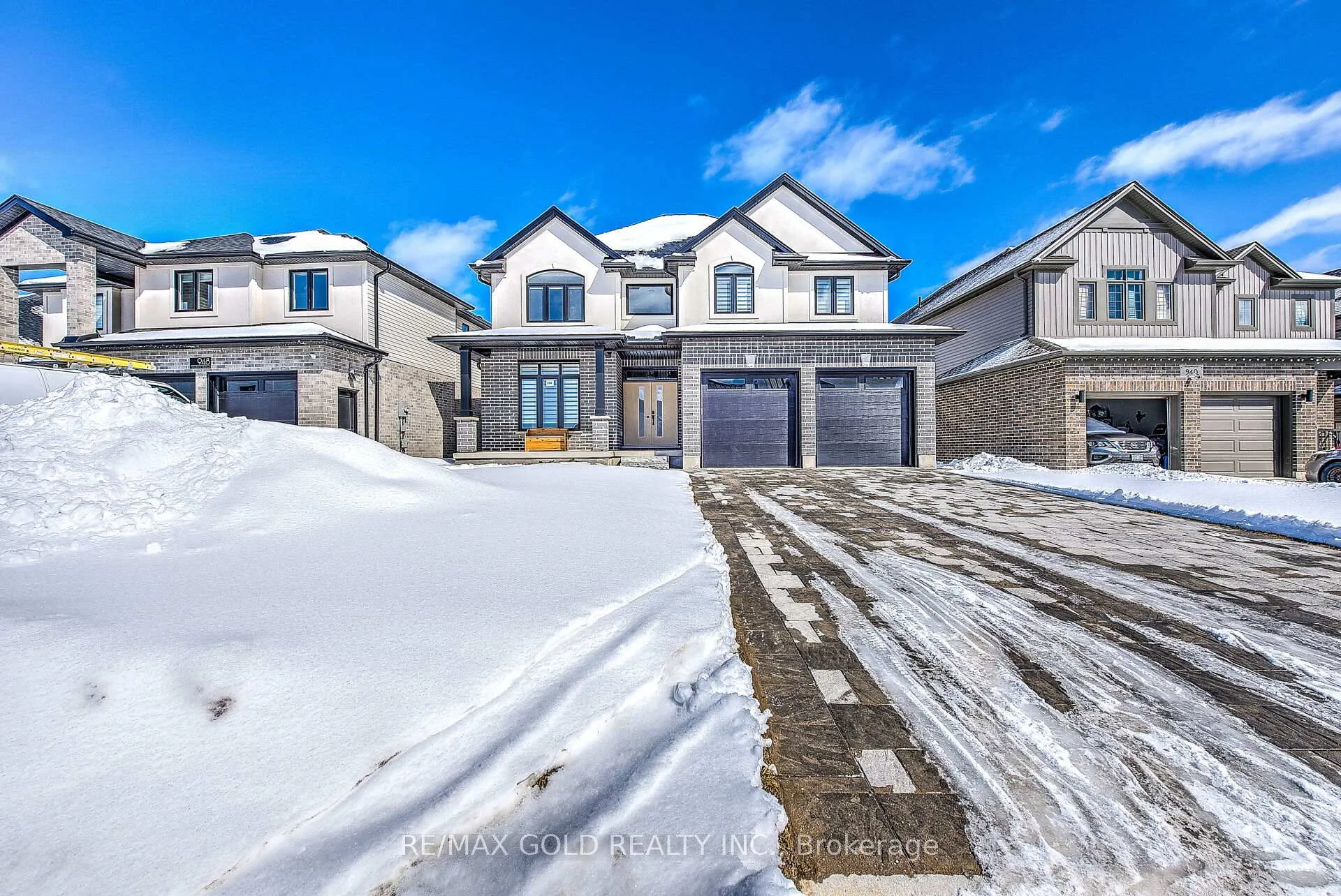 Front of 944 Trailsway Avenue