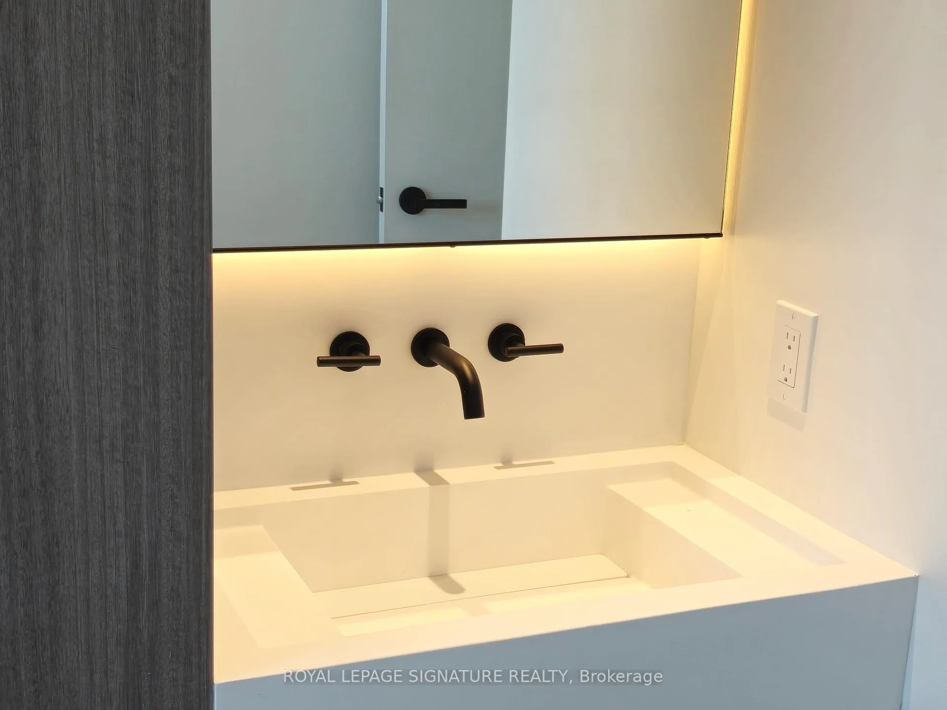 Photo 23 of Unit 4002, 55 Charles Street E, Toronto, Church-Yonge Corridor — HOMEH