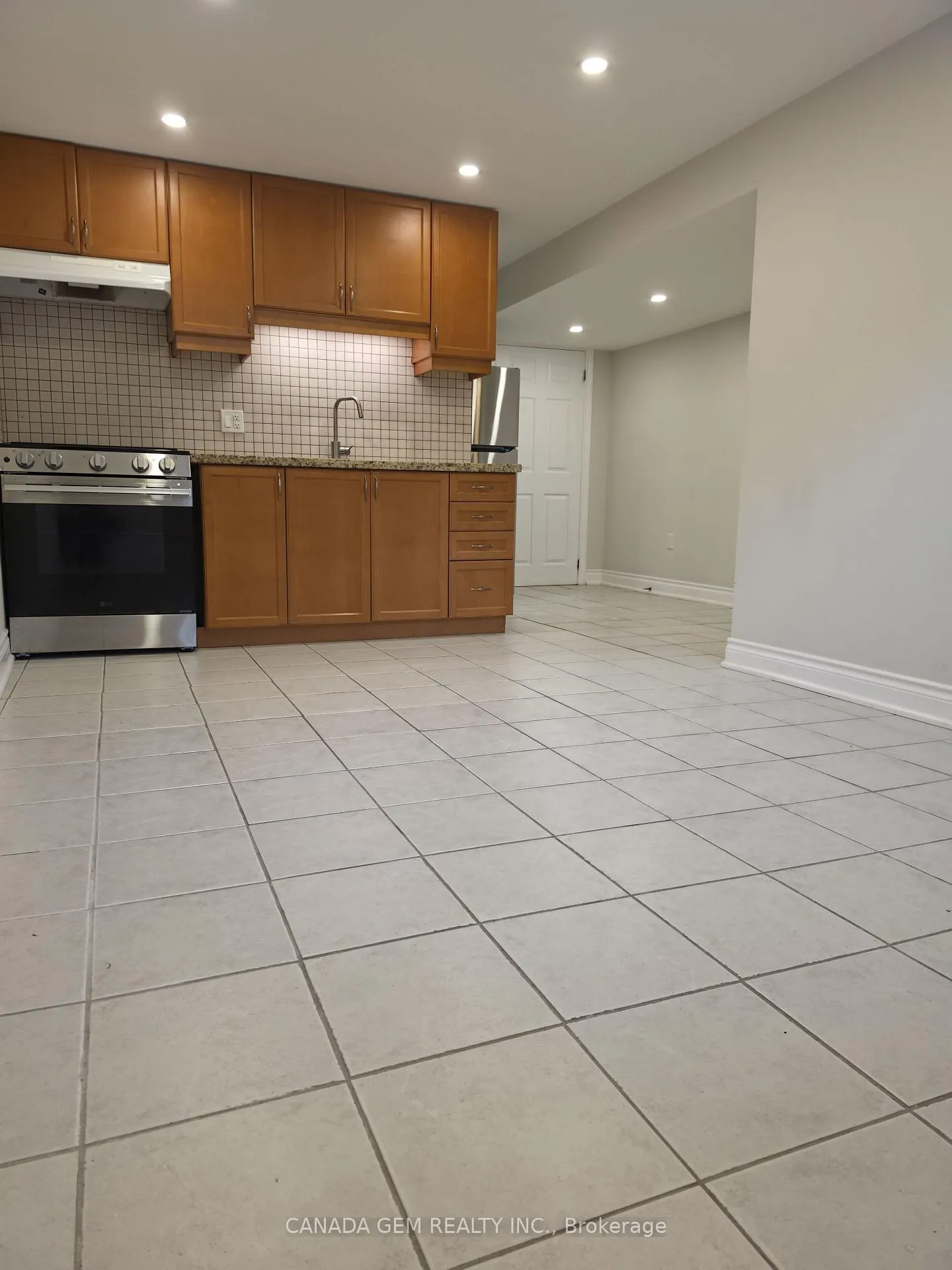Photo 24 of 54 Clearmeadow Boulevard, Newmarket, Summerhill Estates — HOMEH