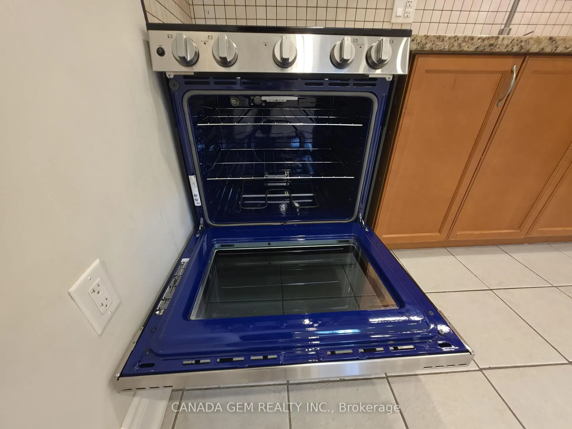 Photo 28 of 54 Clearmeadow Boulevard, Newmarket, Summerhill Estates — HOMEH