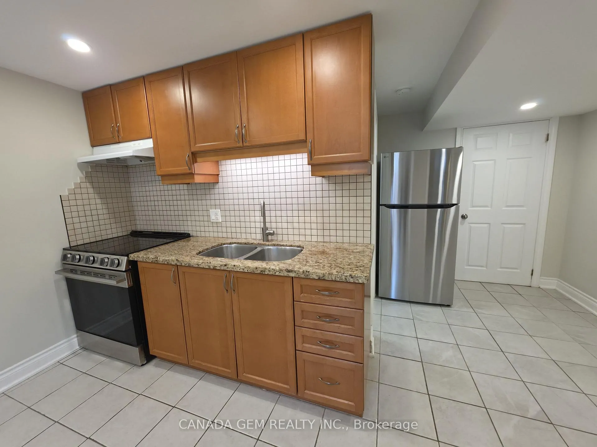Photo 32 of 54 Clearmeadow Boulevard, Newmarket, Summerhill Estates — HOMEH