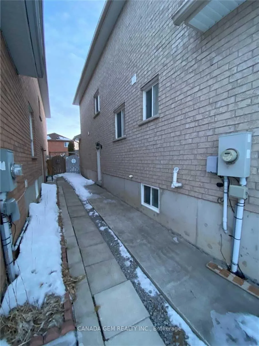 Photo 21 of 54 Clearmeadow Boulevard, Newmarket, Summerhill Estates — HOMEH