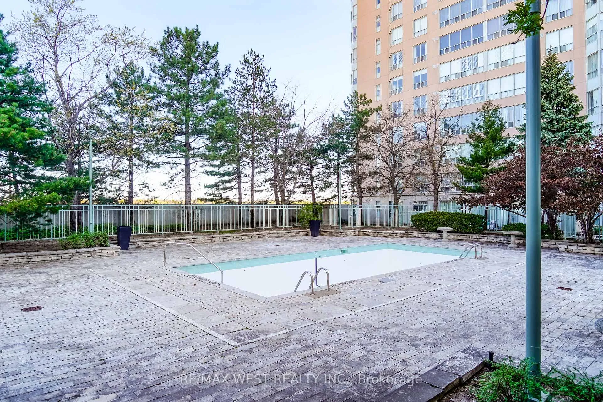 Photo 11 of Unit 326, 68 Corporate Drive, Scarborough, Woburn — HOMEH