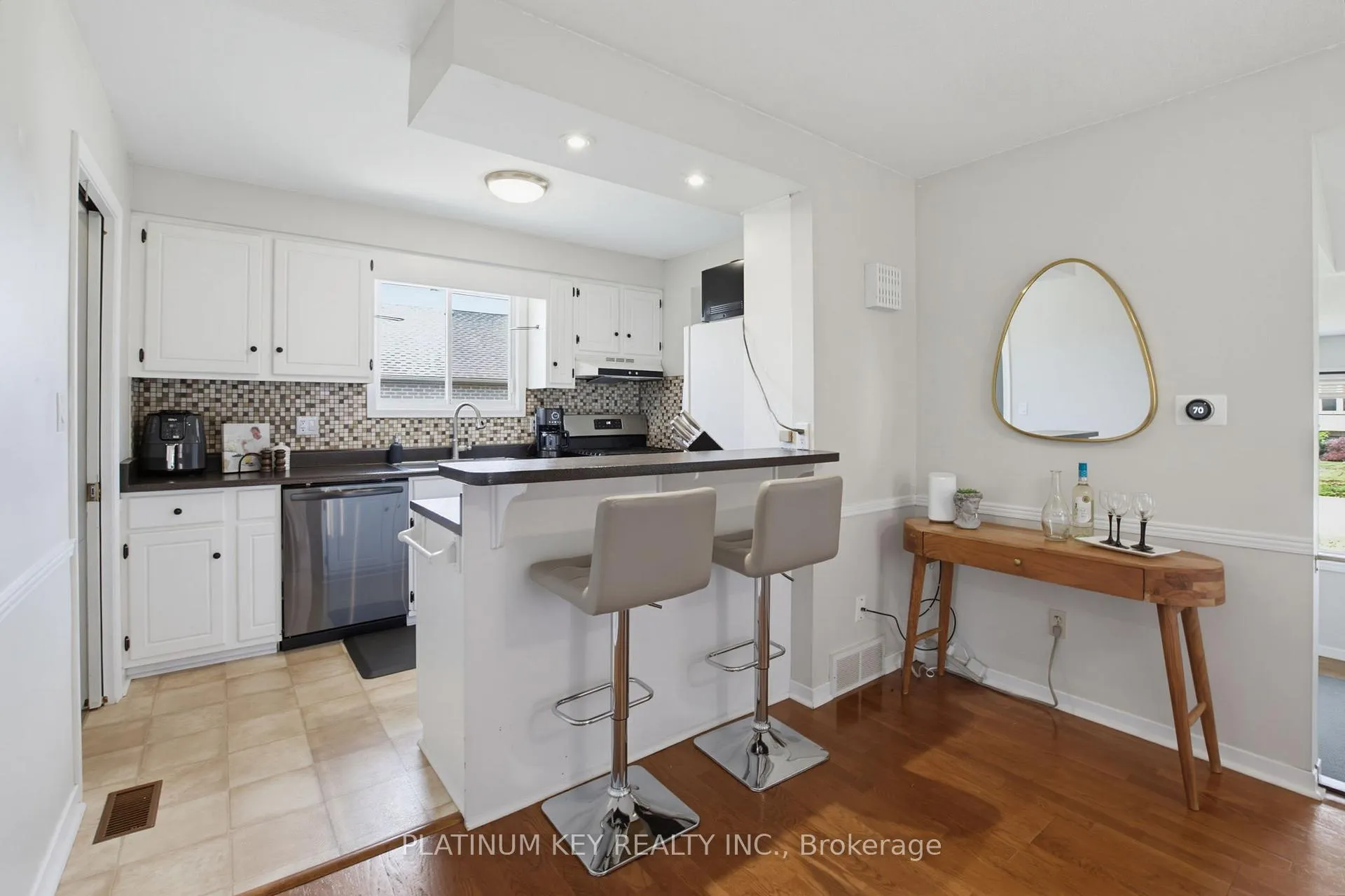 Photo 9 of 16 Sharpe Drive, Strathroy-Caradoc, SW — HOMEH