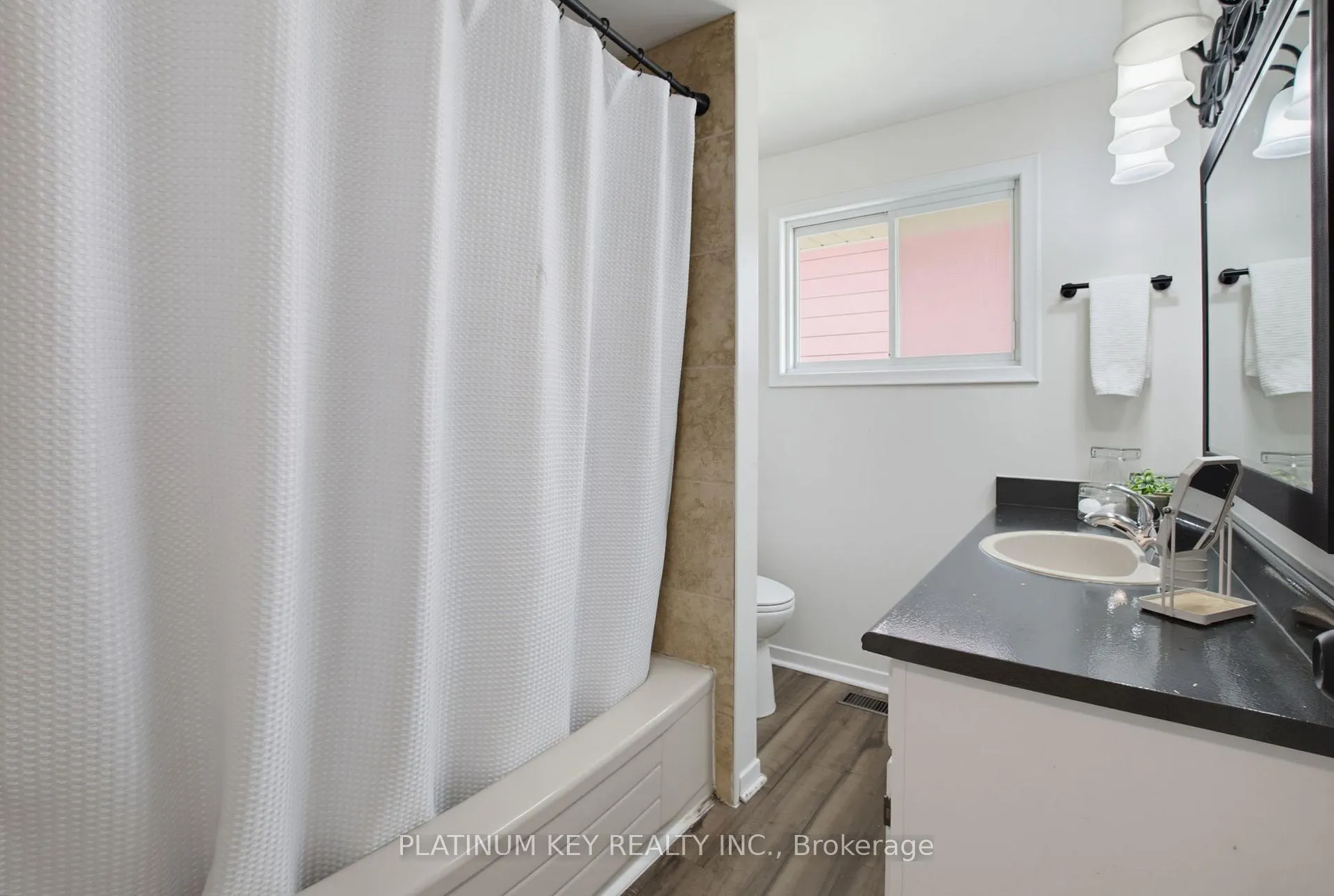 Photo 21 of 16 Sharpe Drive, Strathroy-Caradoc, SW — HOMEH