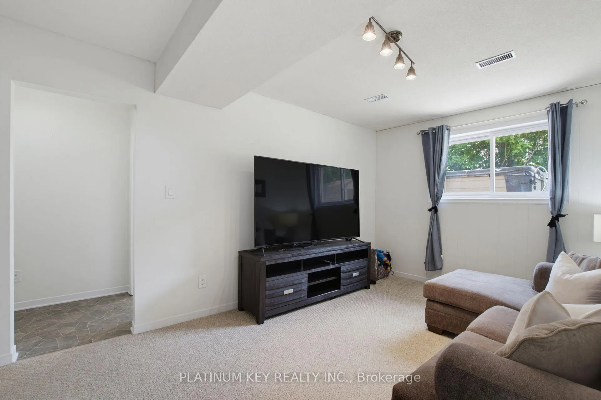 Photo 25 of 16 Sharpe Drive, Strathroy-Caradoc, SW — HOMEH
