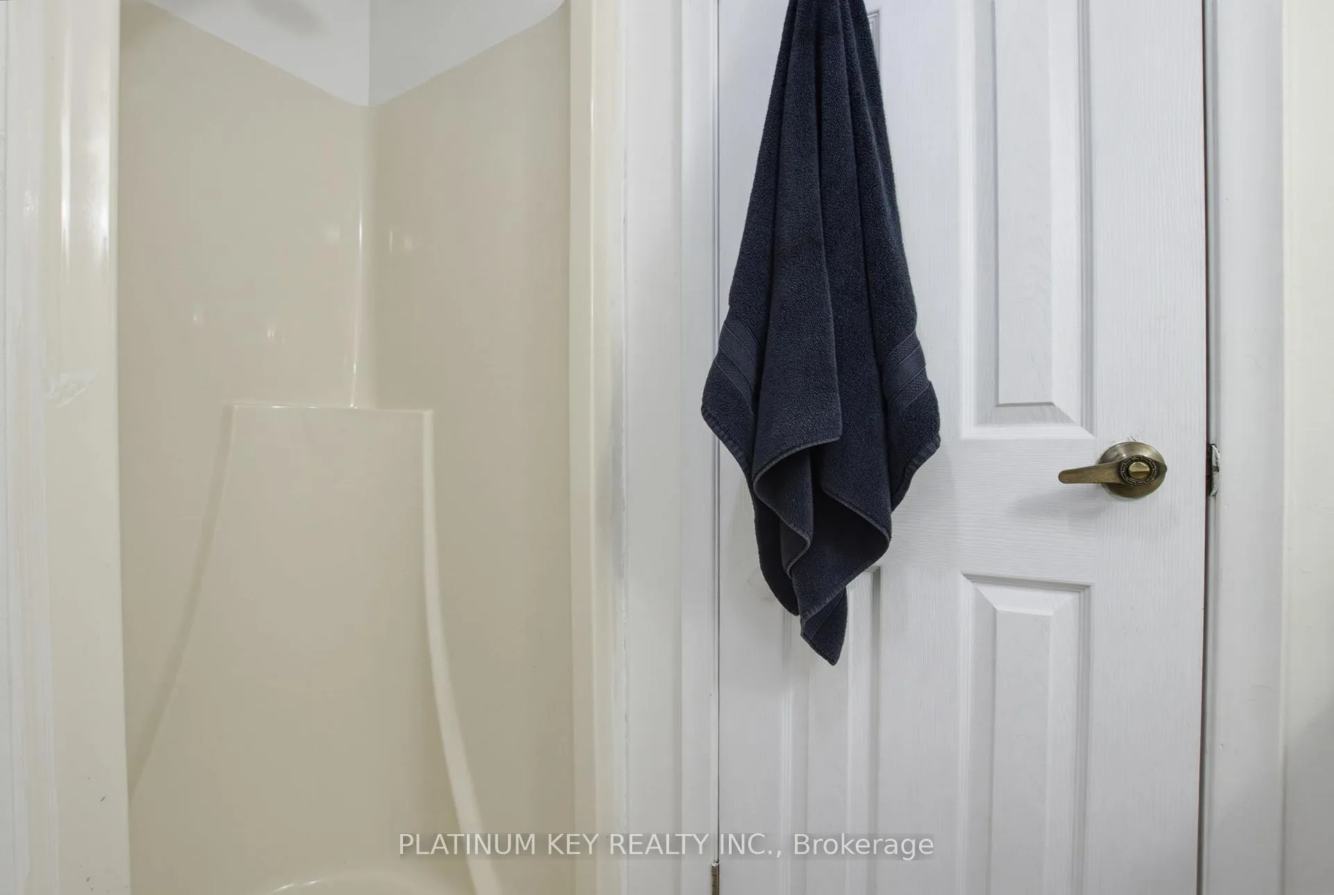 Photo 30 of 16 Sharpe Drive, Strathroy-Caradoc, SW — HOMEH