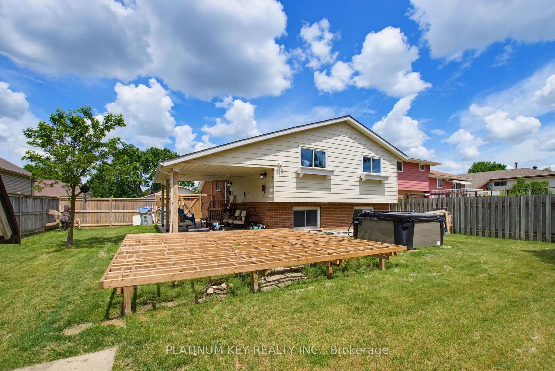 Photo 35 of 16 Sharpe Drive, Strathroy-Caradoc, SW — HOMEH