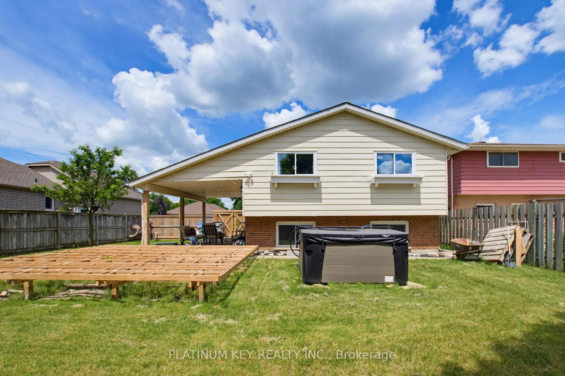 Photo 36 of 16 Sharpe Drive, Strathroy-Caradoc, SW — HOMEH
