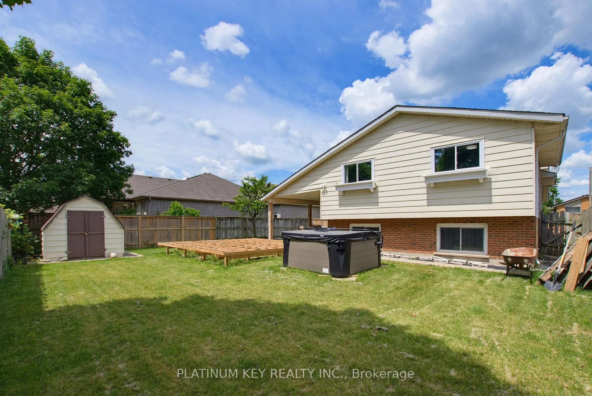 Photo 37 of 16 Sharpe Drive, Strathroy-Caradoc, SW — HOMEH