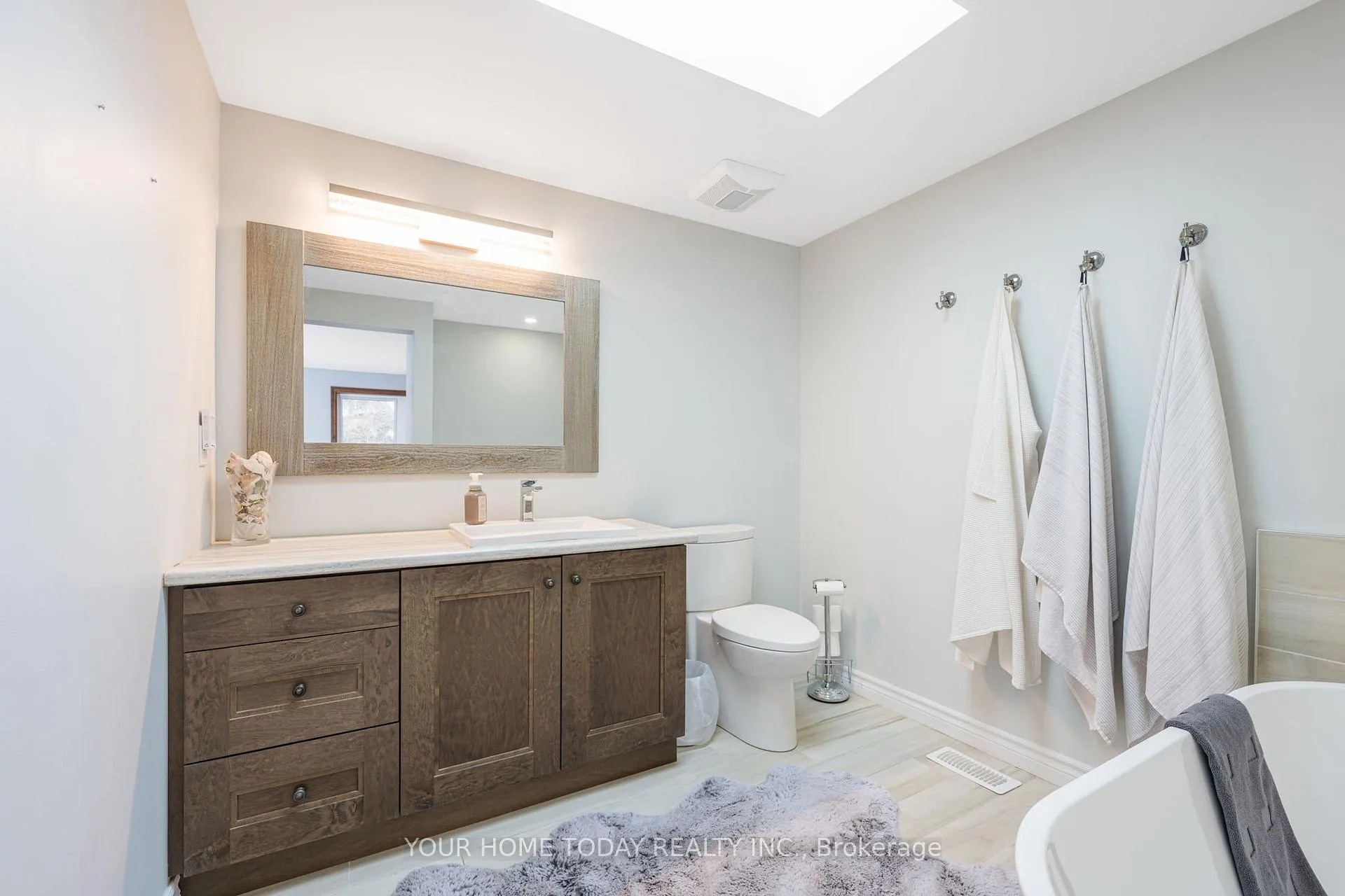 Photo 21 of 20 Elgin Street, Halton Hills, Georgetown — HOMEH