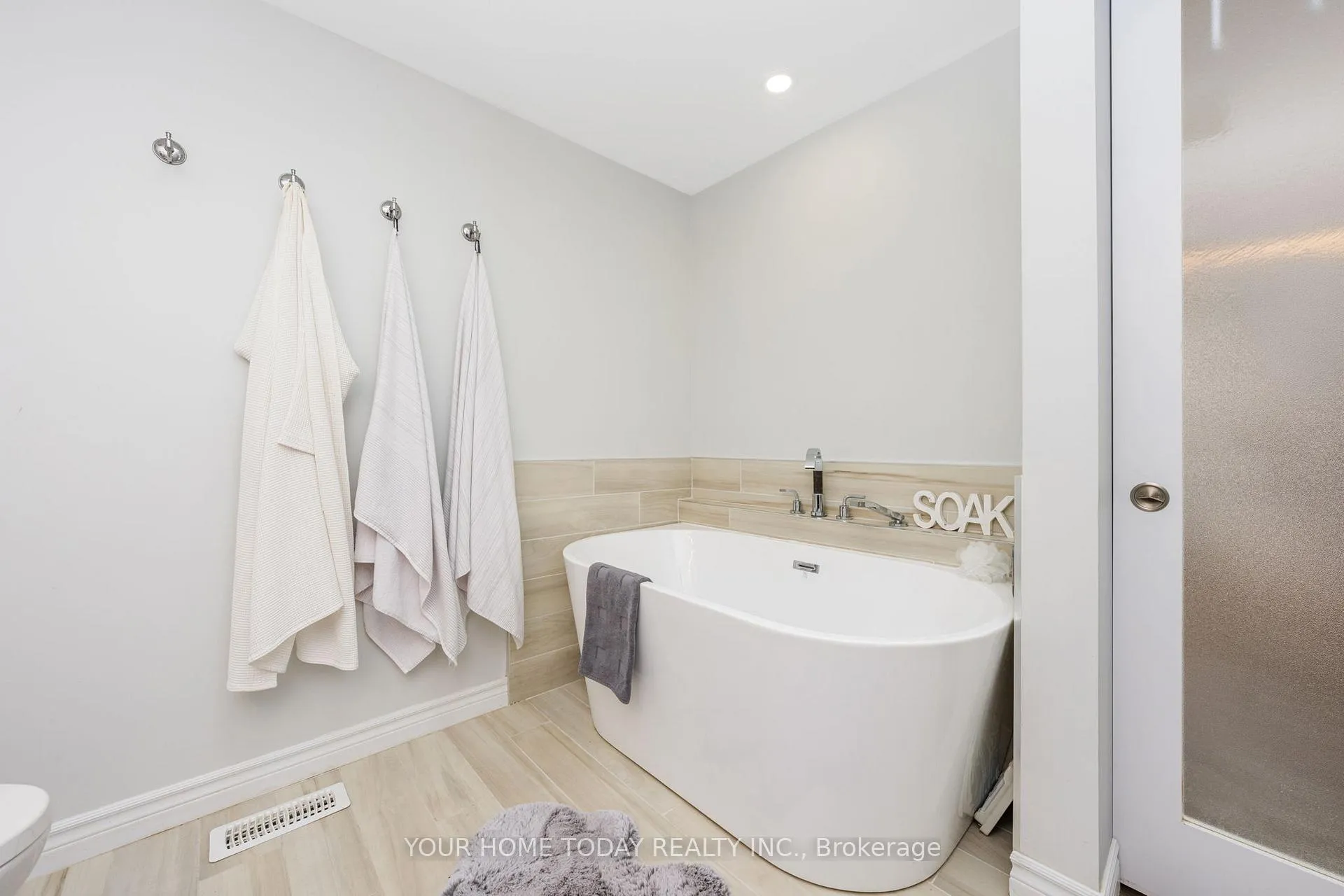 Photo 22 of 20 Elgin Street, Halton Hills, Georgetown — HOMEH