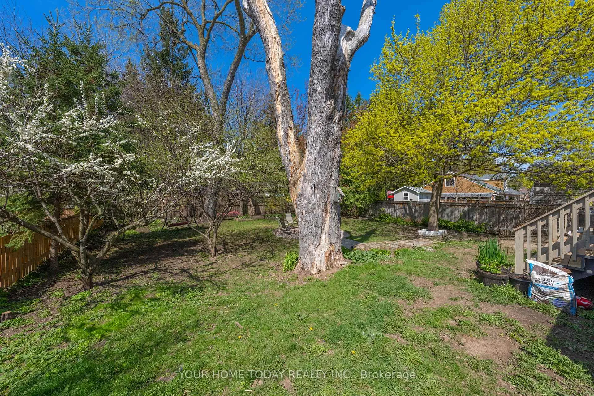 Photo 43 of 20 Elgin Street, Halton Hills, Georgetown — HOMEH
