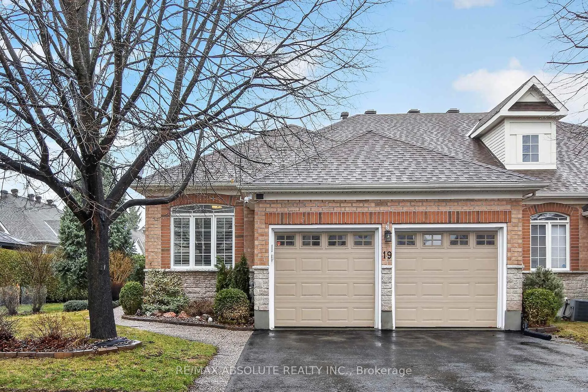 Front of 19 Goldora Private