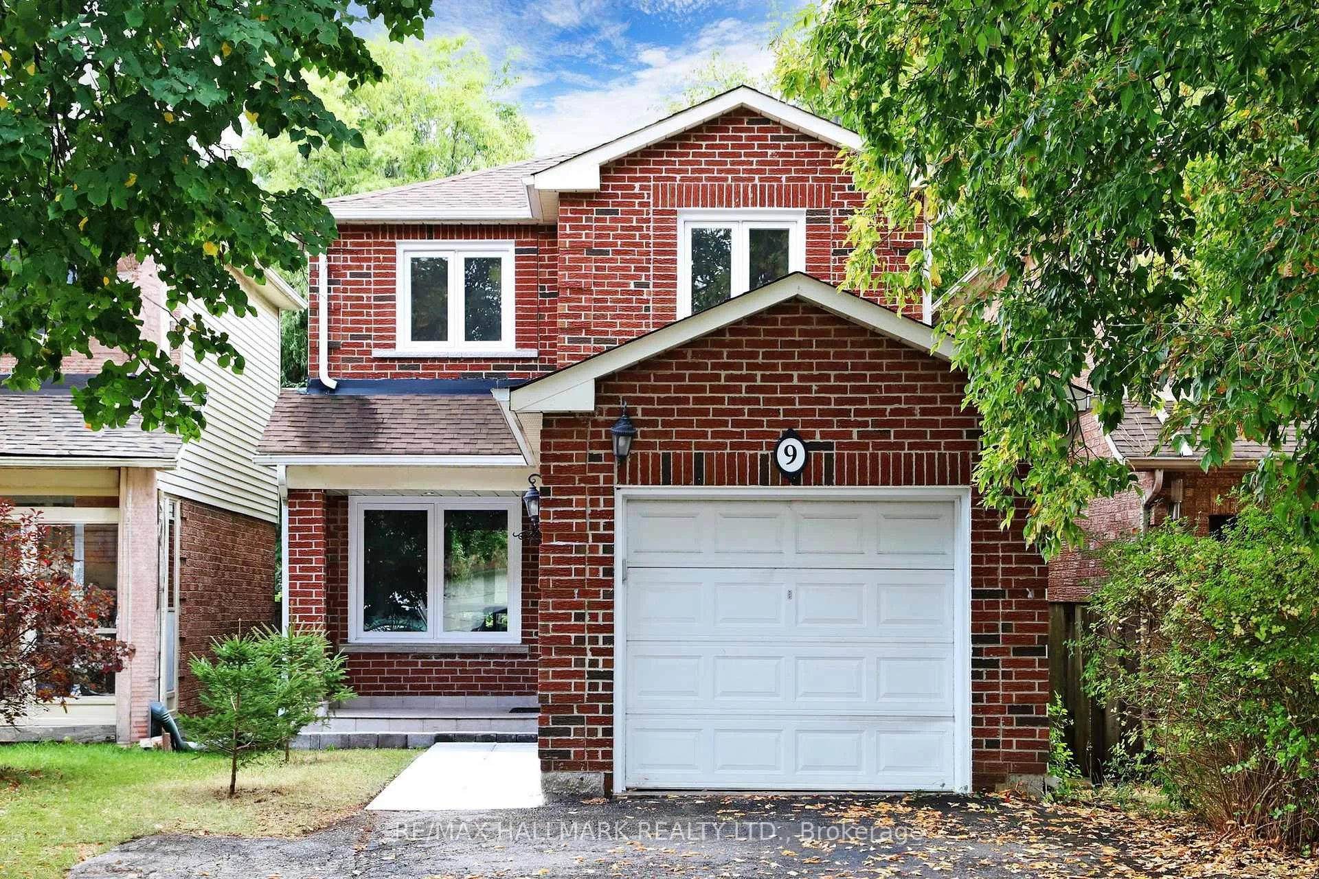 Photo 2 of 9 Sundown Court, Vaughan, Lakeview Estates — HOMEH