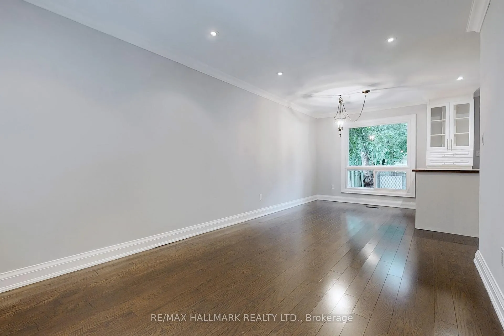Photo 5 of 9 Sundown Court, Vaughan, Lakeview Estates — HOMEH
