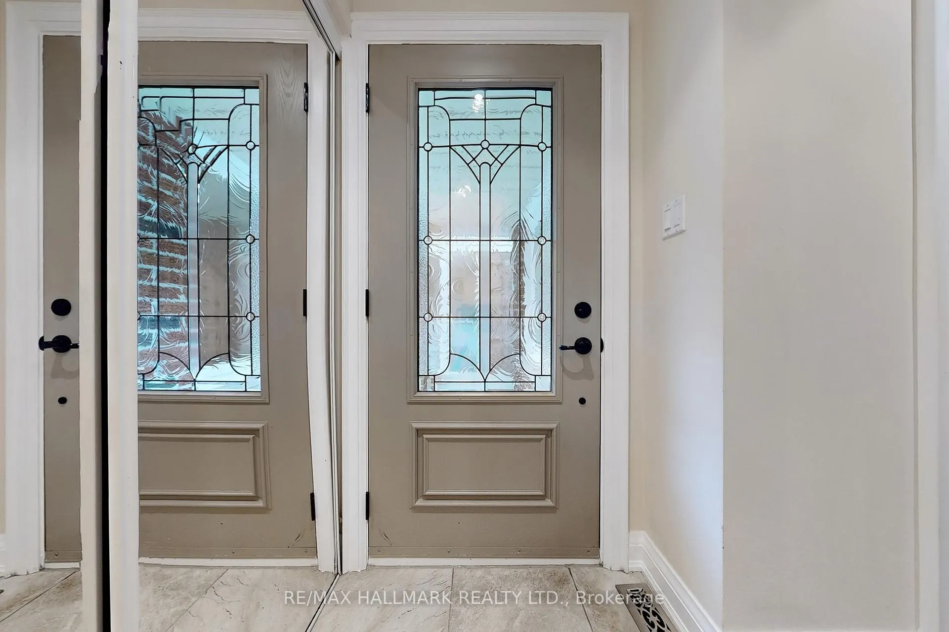 Photo 16 of 9 Sundown Court, Vaughan, Lakeview Estates — HOMEH