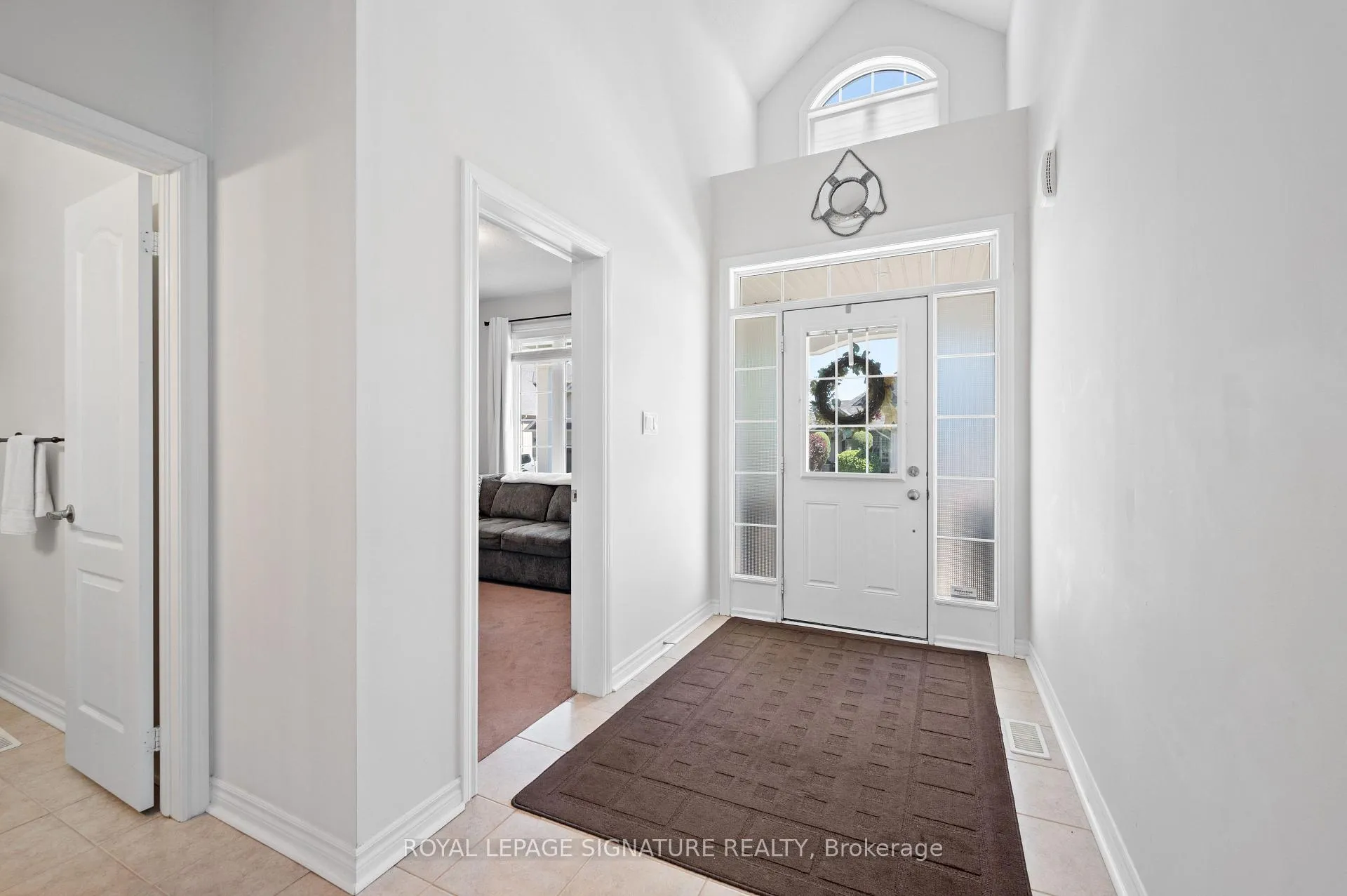 Photo 6 of 20 Starboard Circle, Wasaga Beach — HOMEH