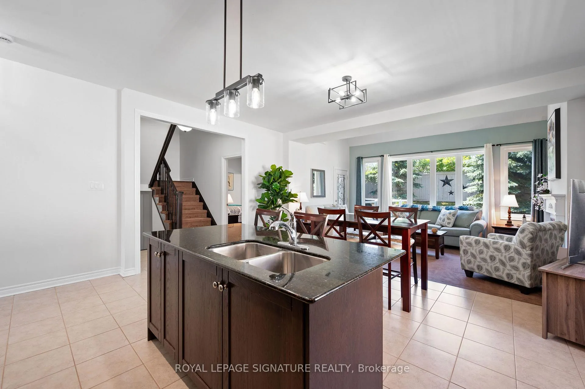Photo 10 of 20 Starboard Circle, Wasaga Beach — HOMEH