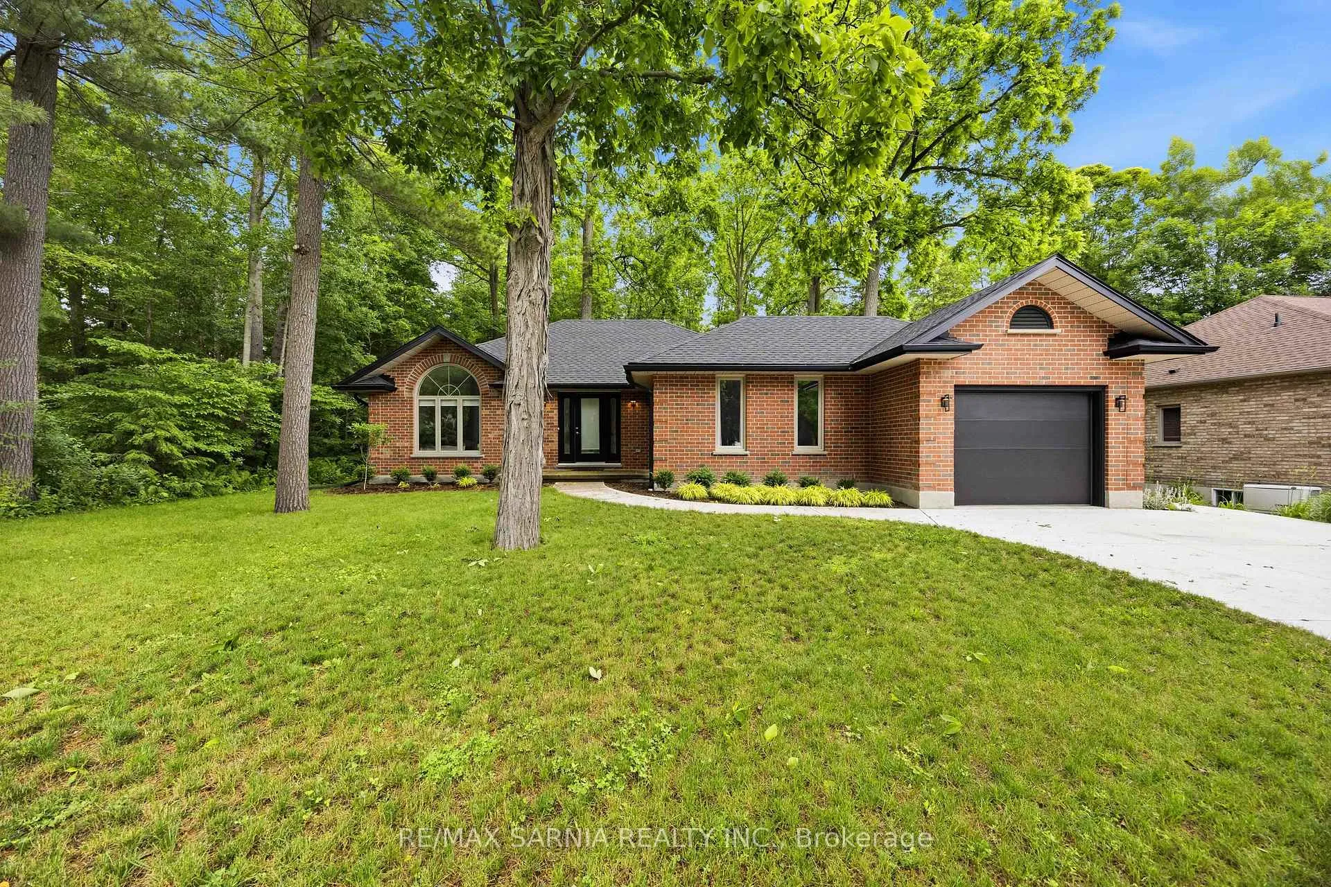 Photo 1 of 10172 Meadowlilly Crescent, Lambton Shores — HOMEH