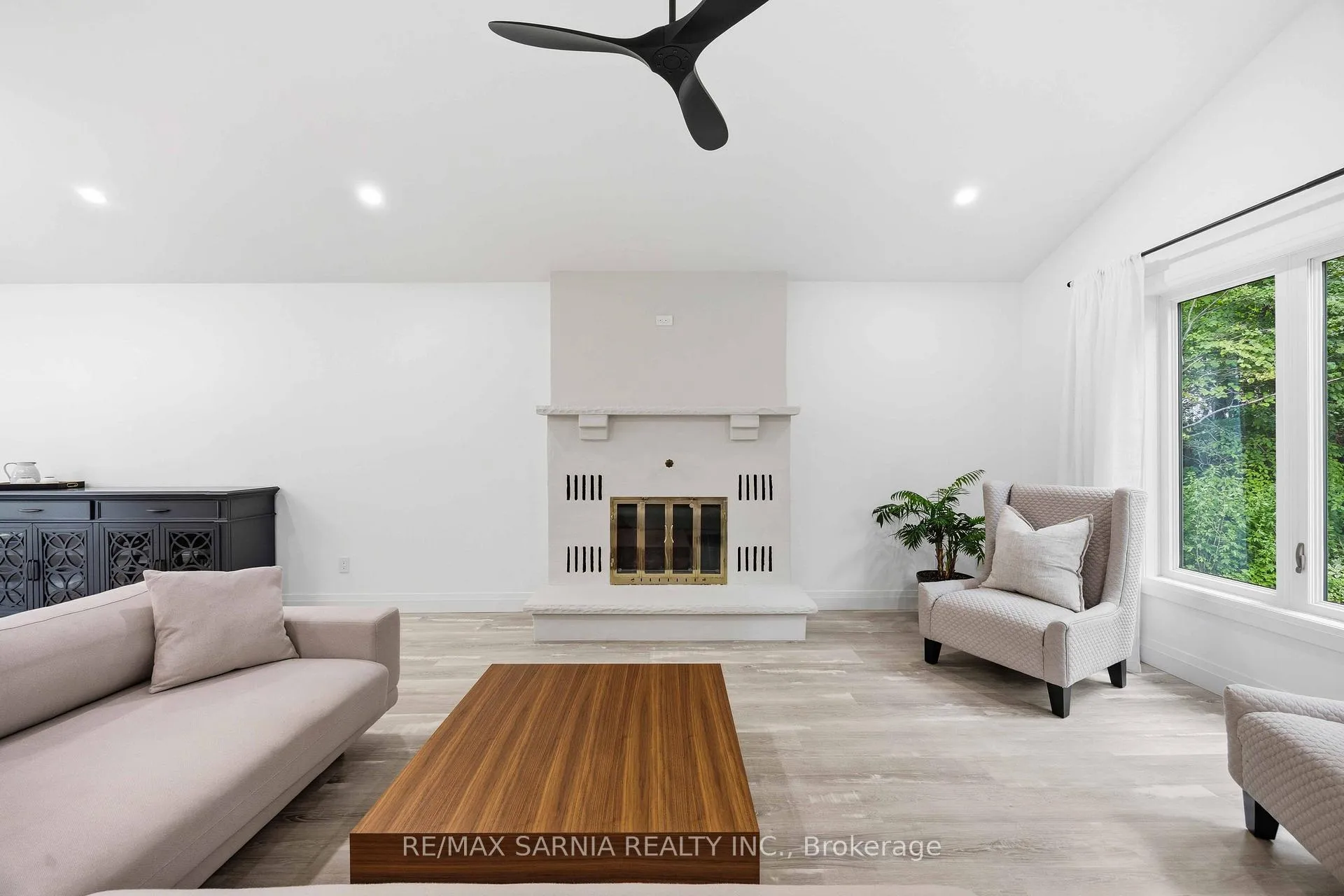 Photo 6 of 10172 Meadowlilly Crescent, Lambton Shores — HOMEH