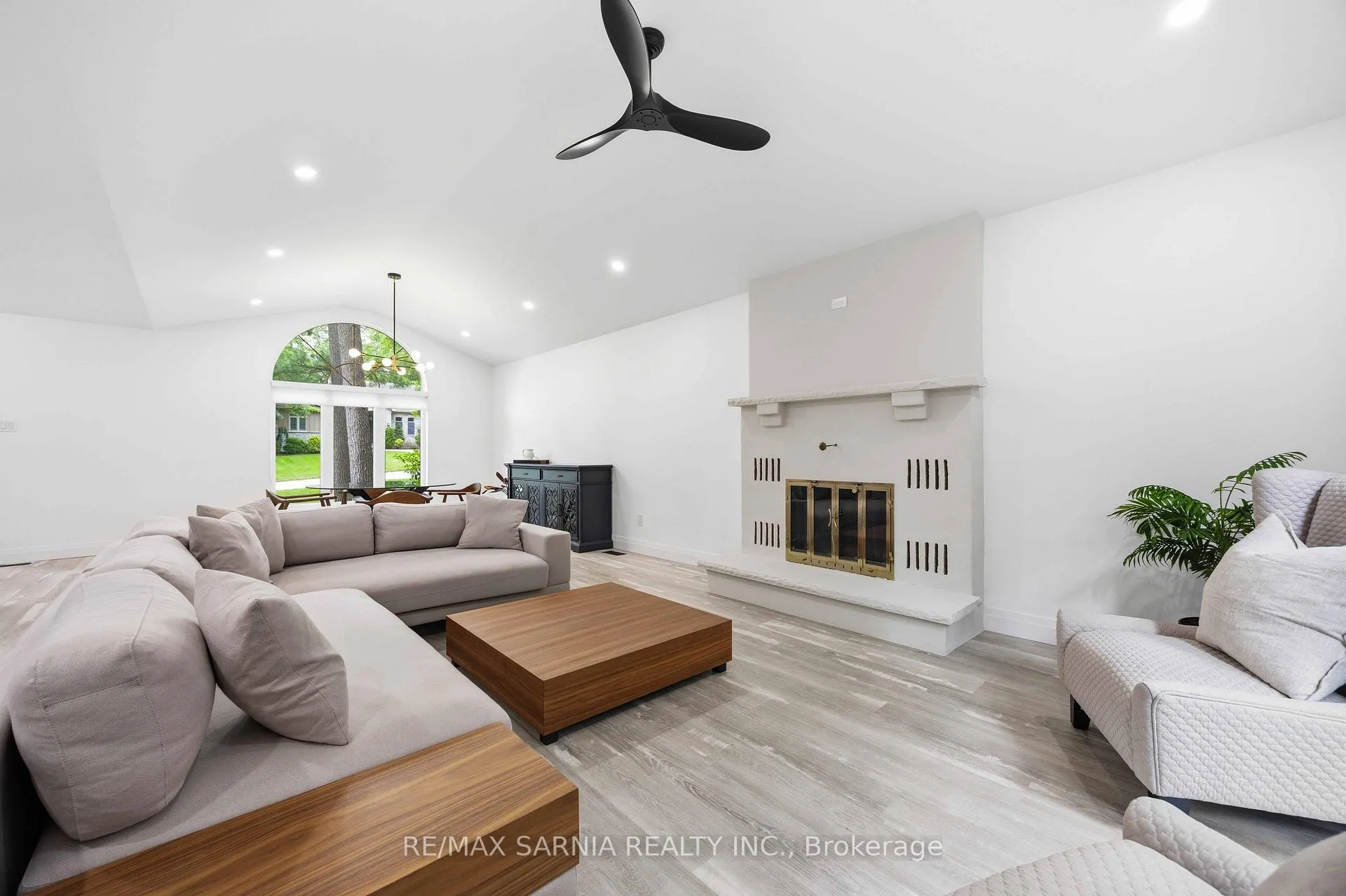 Photo 7 of 10172 Meadowlilly Crescent, Lambton Shores — HOMEH