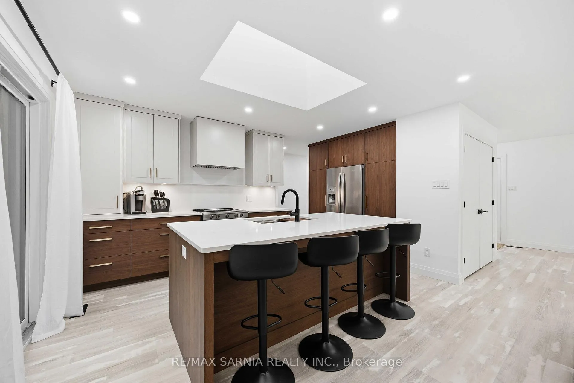Photo 9 of 10172 Meadowlilly Crescent, Lambton Shores — HOMEH