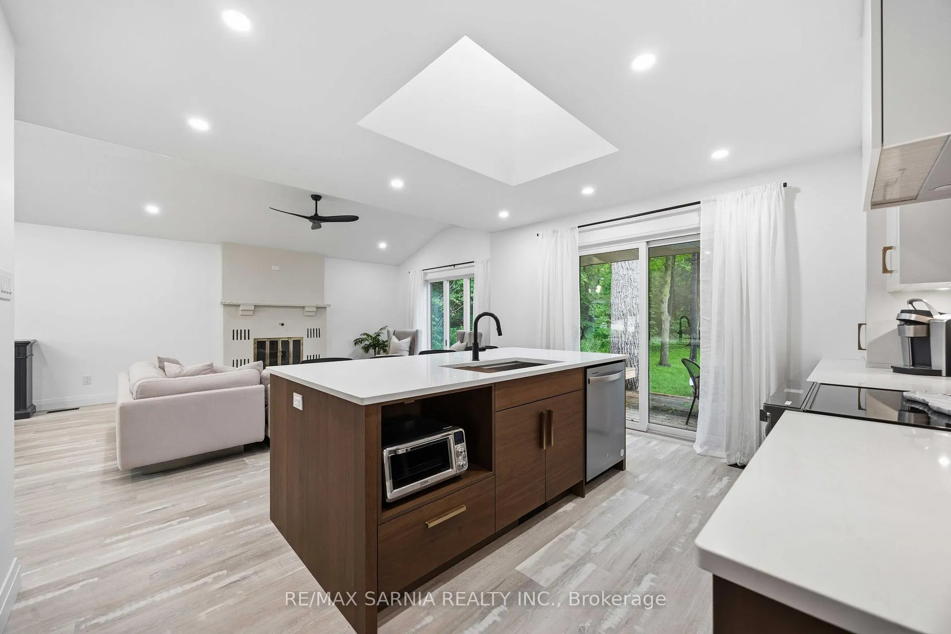 Photo 11 of 10172 Meadowlilly Crescent, Lambton Shores — HOMEH