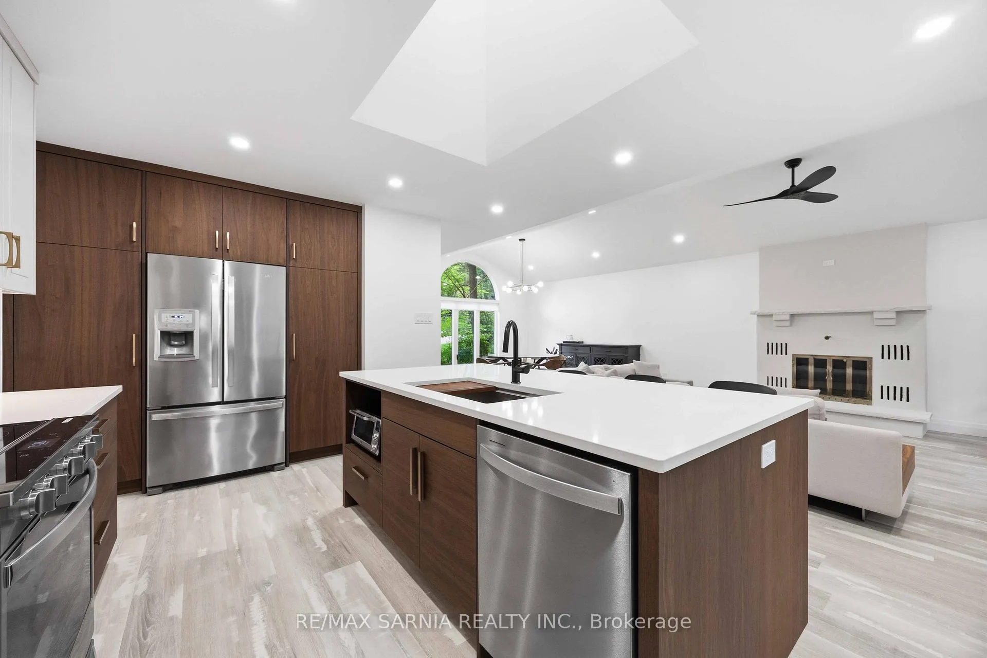 Photo 14 of 10172 Meadowlilly Crescent, Lambton Shores — HOMEH