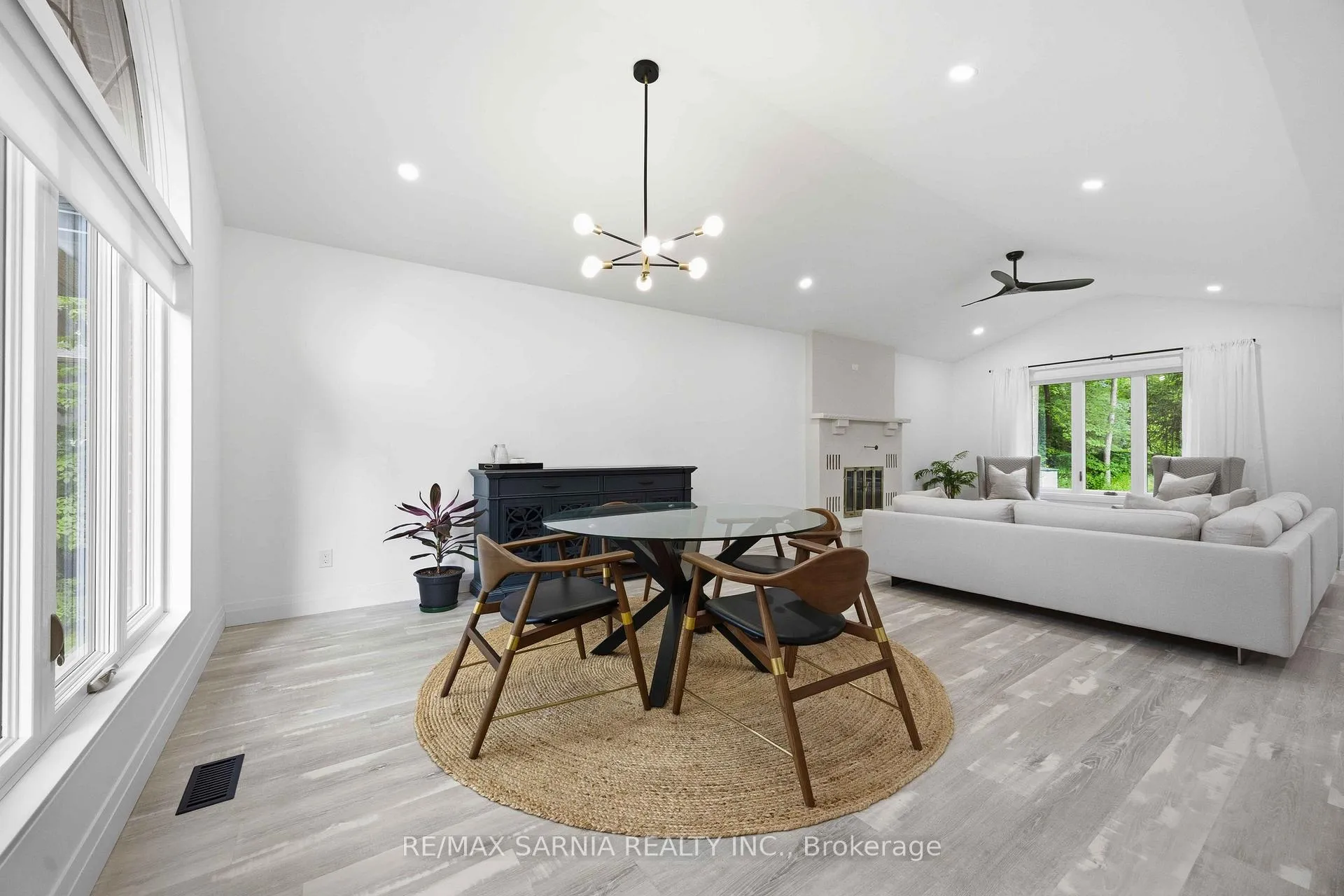 Photo 15 of 10172 Meadowlilly Crescent, Lambton Shores — HOMEH