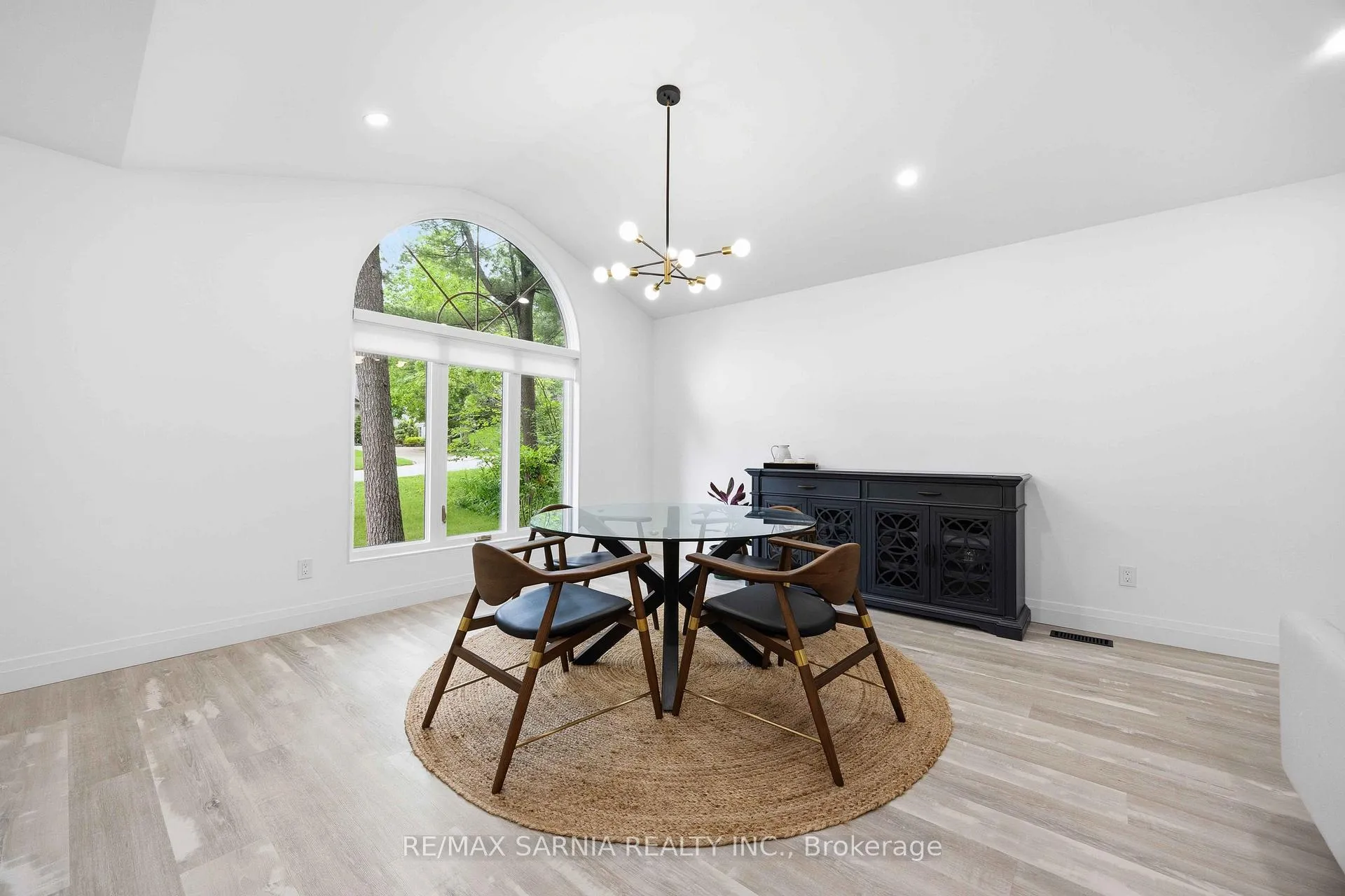 Photo 16 of 10172 Meadowlilly Crescent, Lambton Shores — HOMEH