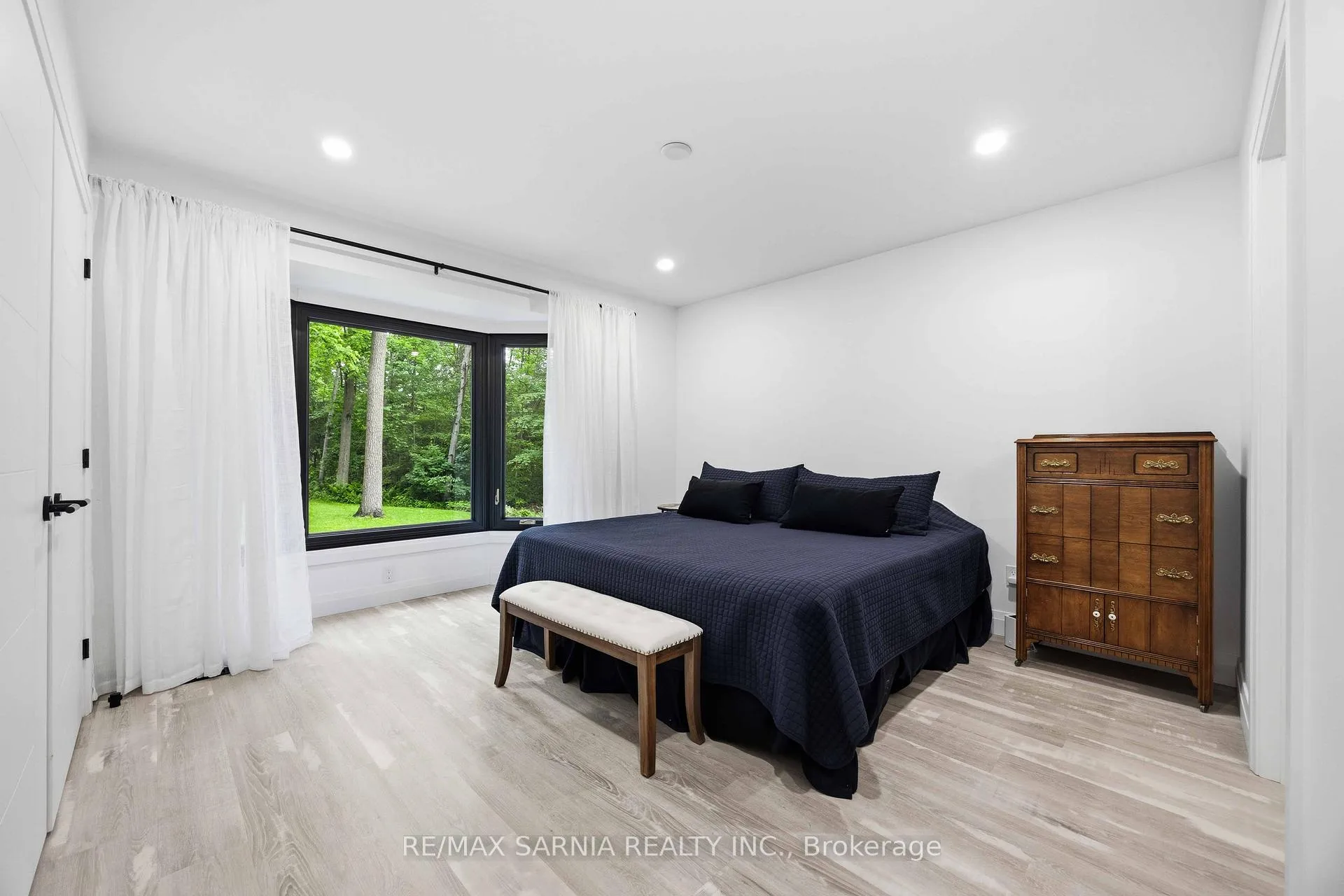Photo 17 of 10172 Meadowlilly Crescent, Lambton Shores — HOMEH